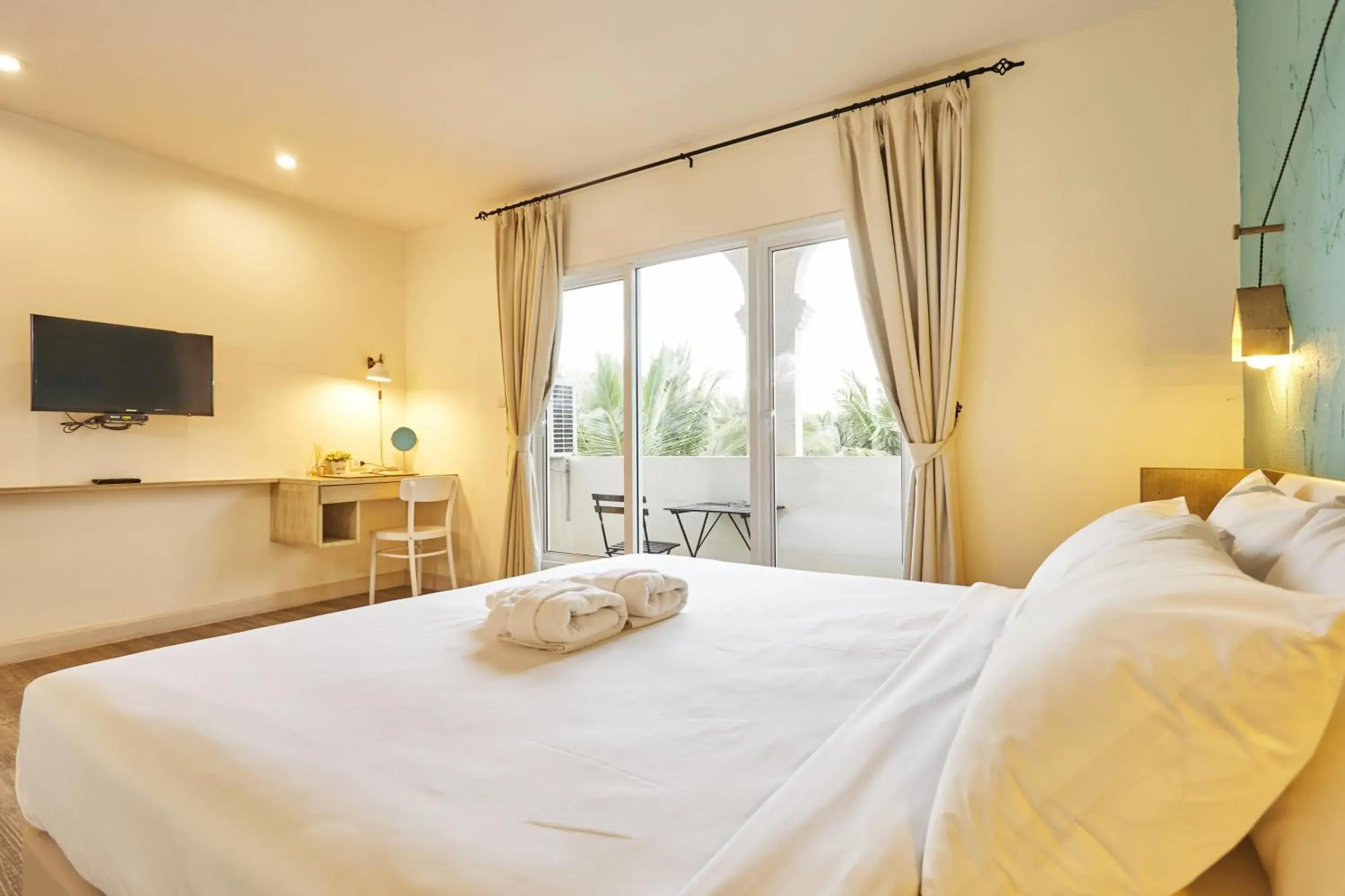 Bed in Talay Hotel & Villa