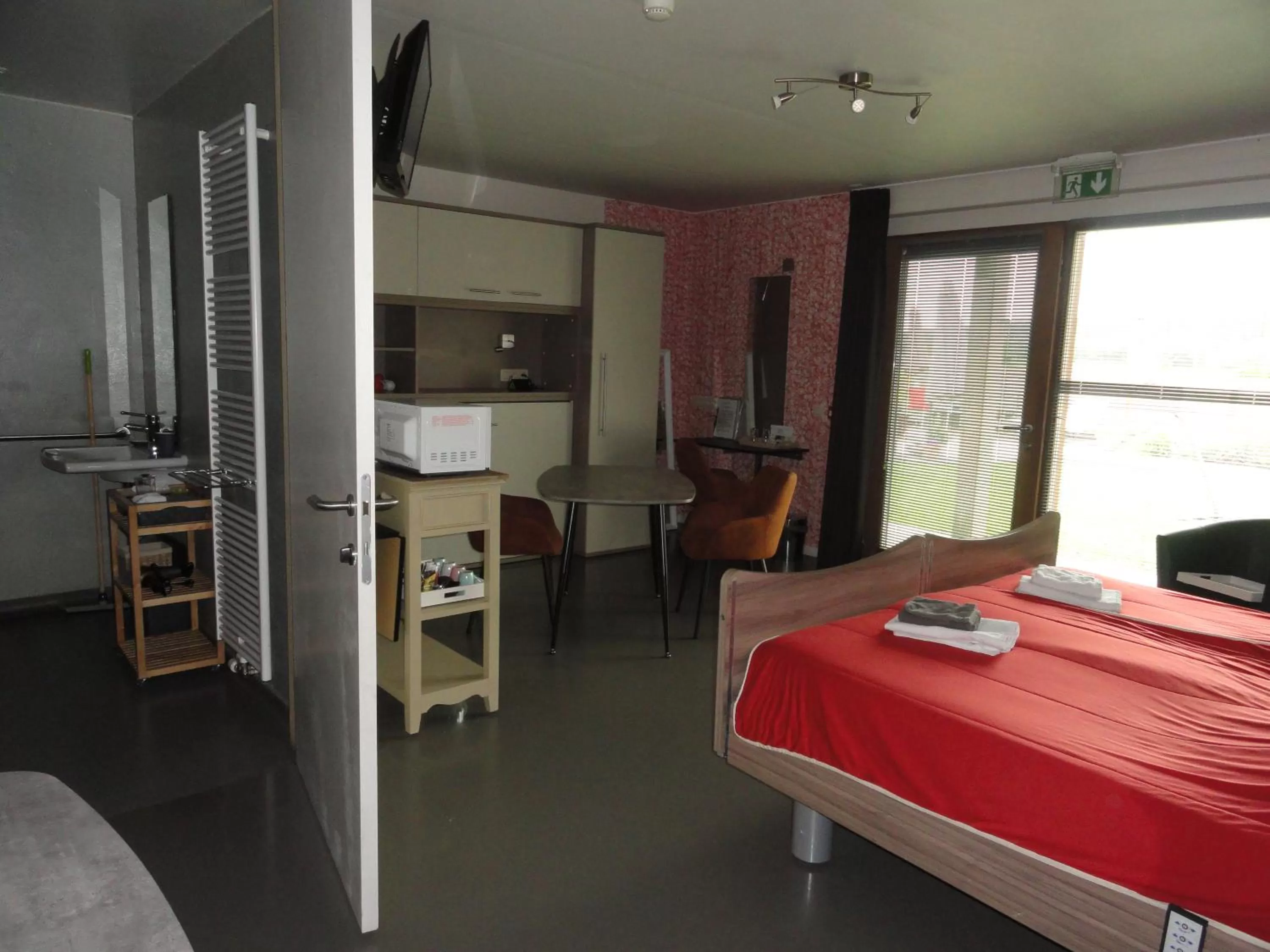 Property building, Bed in B&B Altijd Genieten