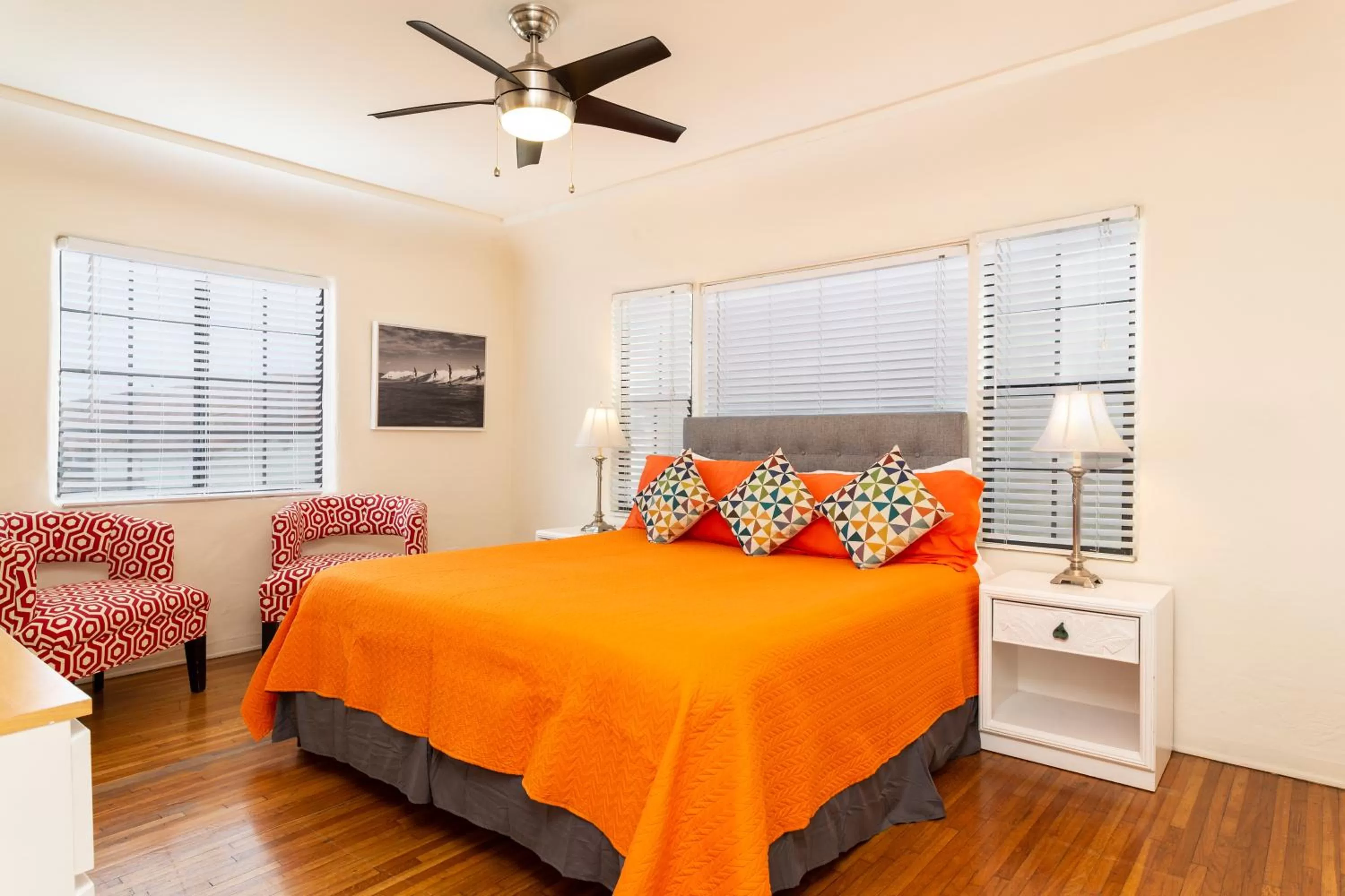 Photo of the whole room, Bed in The Sea View Inn At The Beach