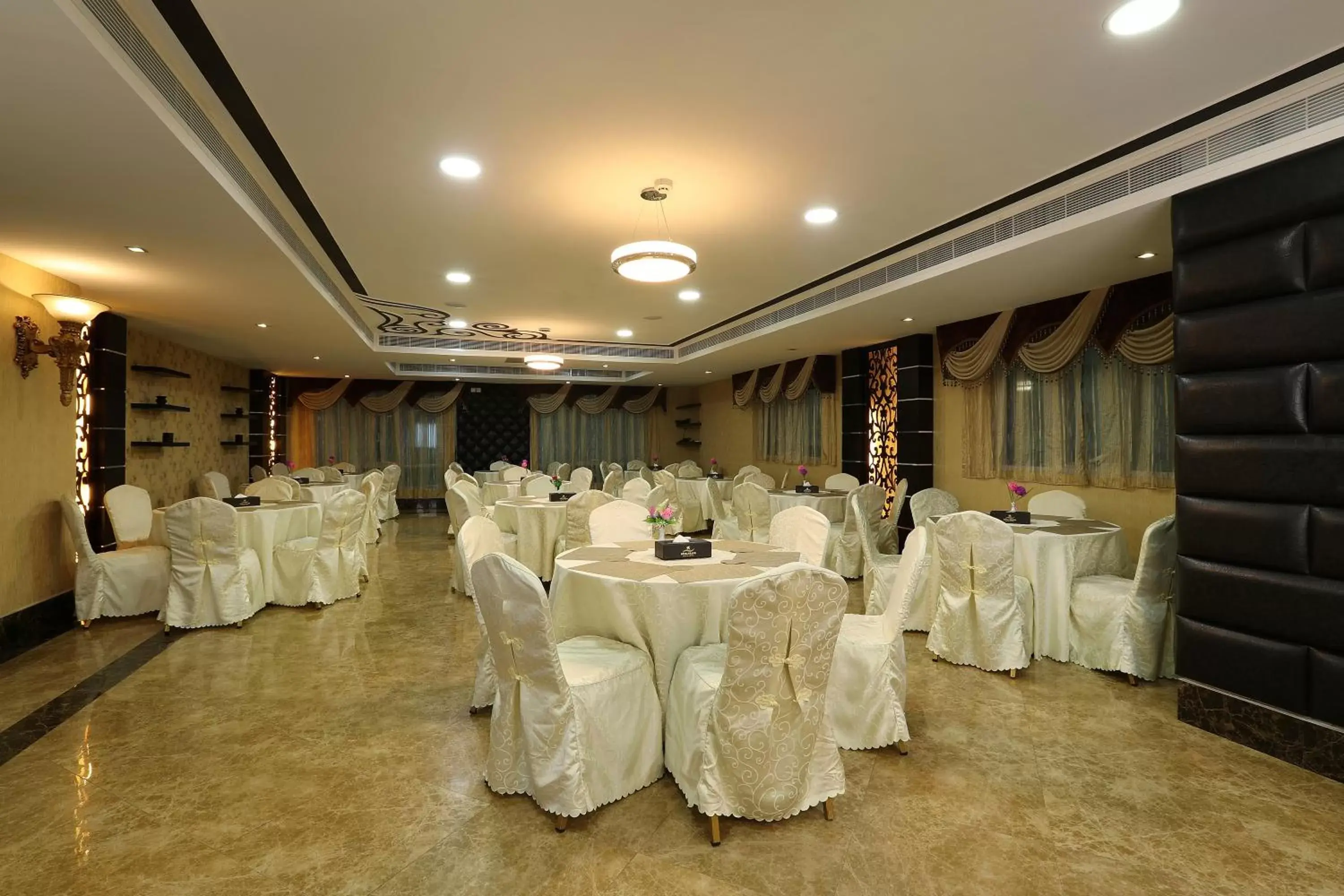 Banquet/Function facilities, Banquet Facilities in Royal Grand Suite Hotel