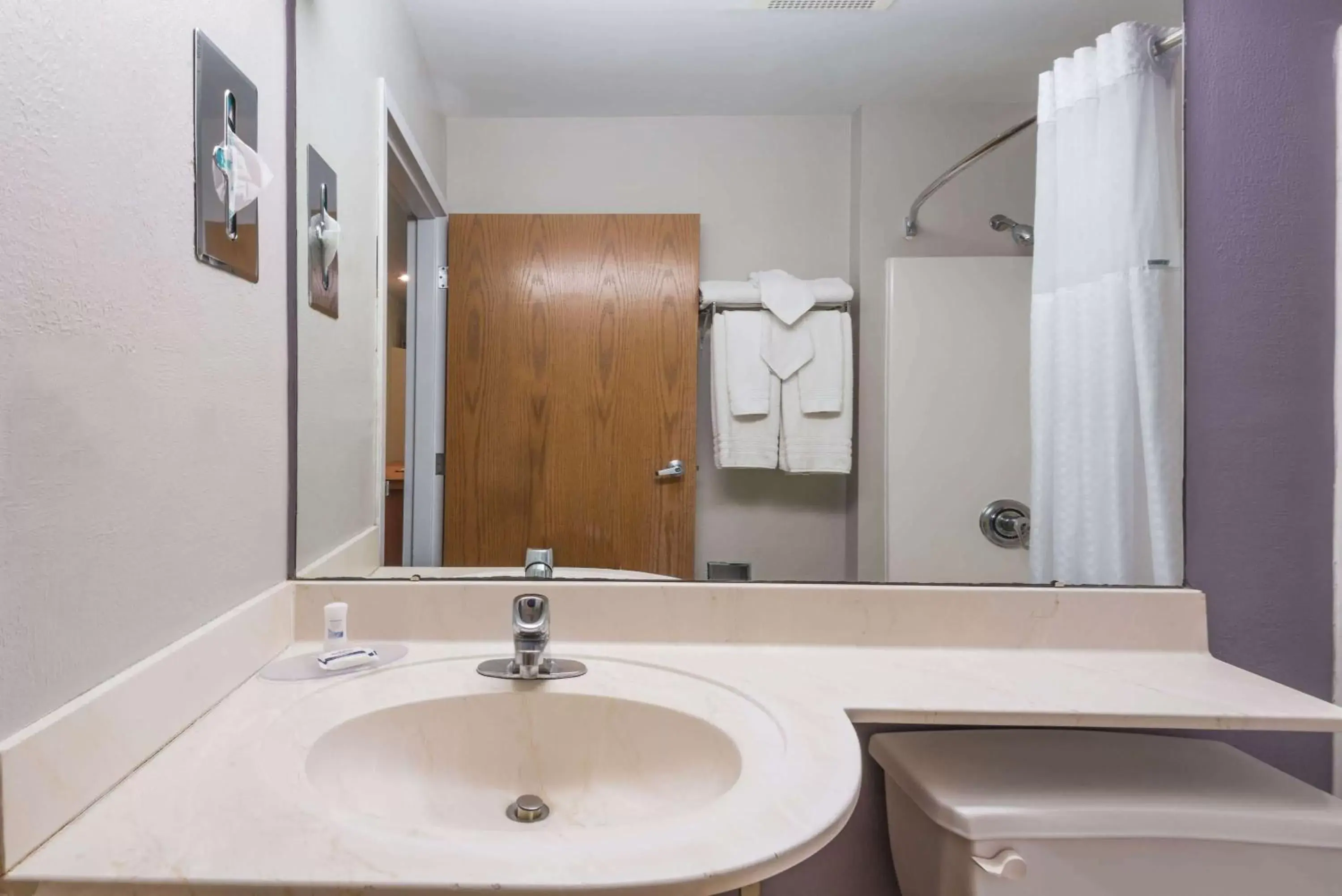 Bathroom in Microtel Inn & Suites by Wyndham Bethel/Danbury