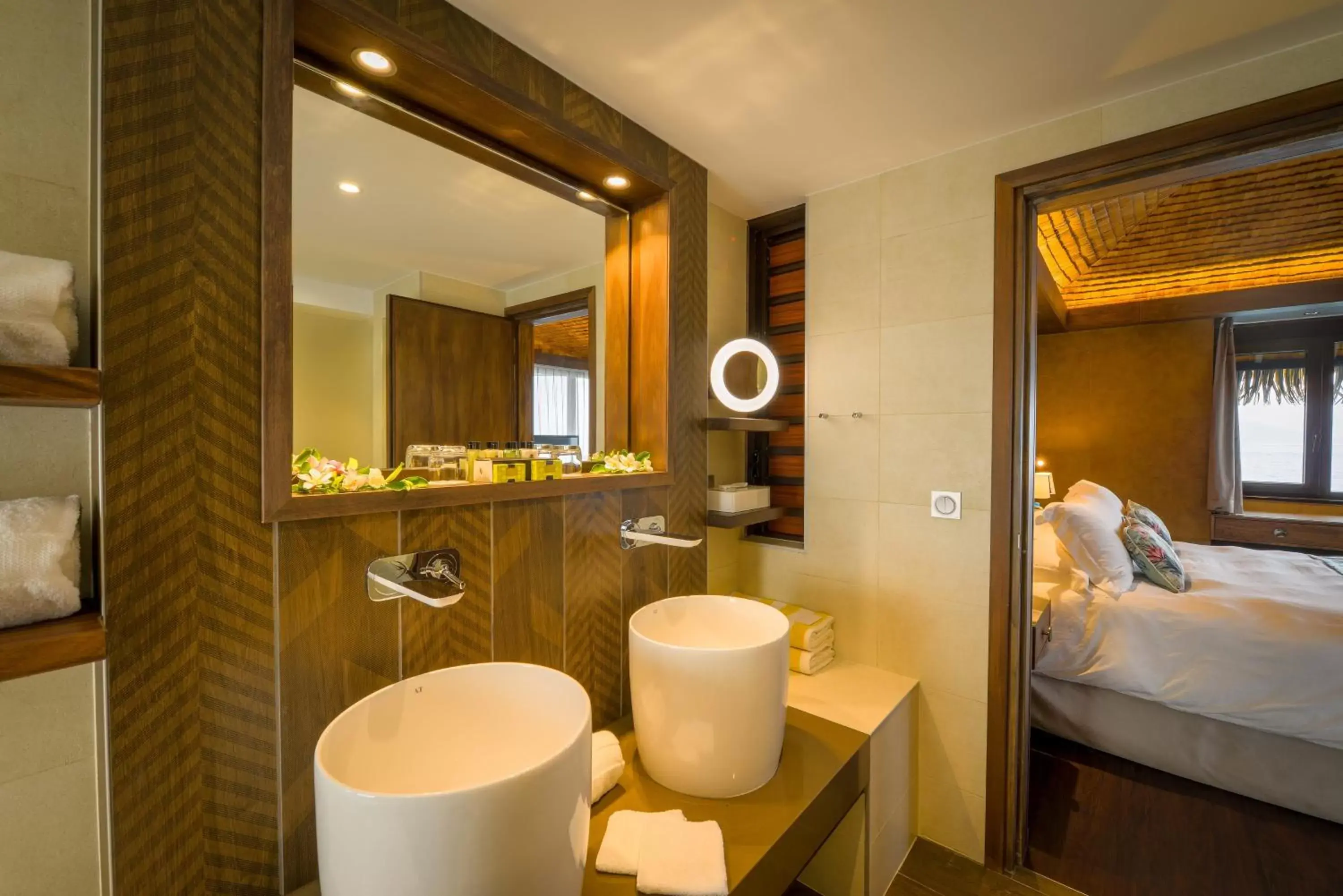 Toilet, Bed in InterContinental Tahiti Resort & Spa by IHG Toilet, Bed in InterContinental Tahiti Resort & Spa by IHG