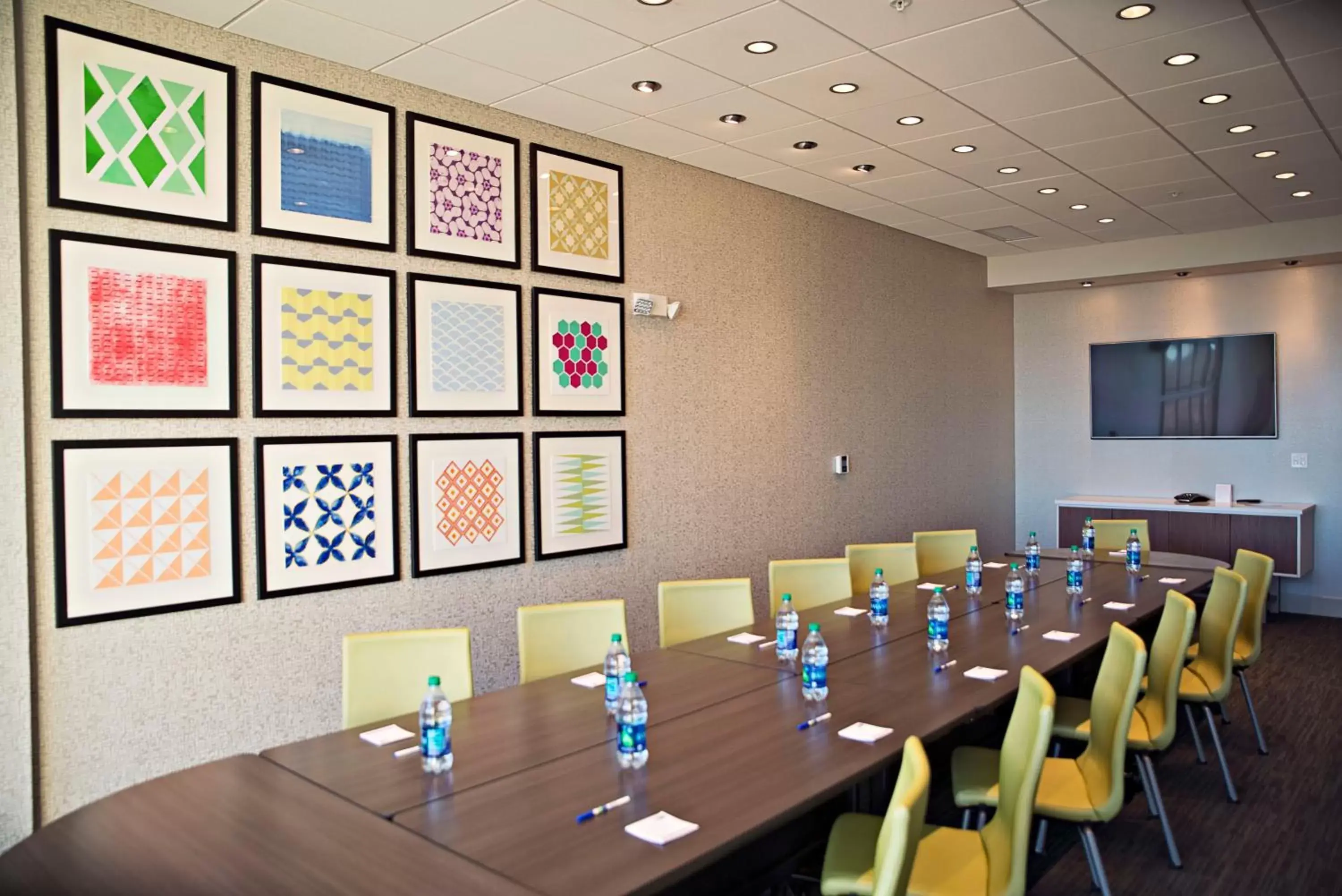 Meeting/conference room in Holiday Inn Express & Suites - Rantoul, an IHG Hotel