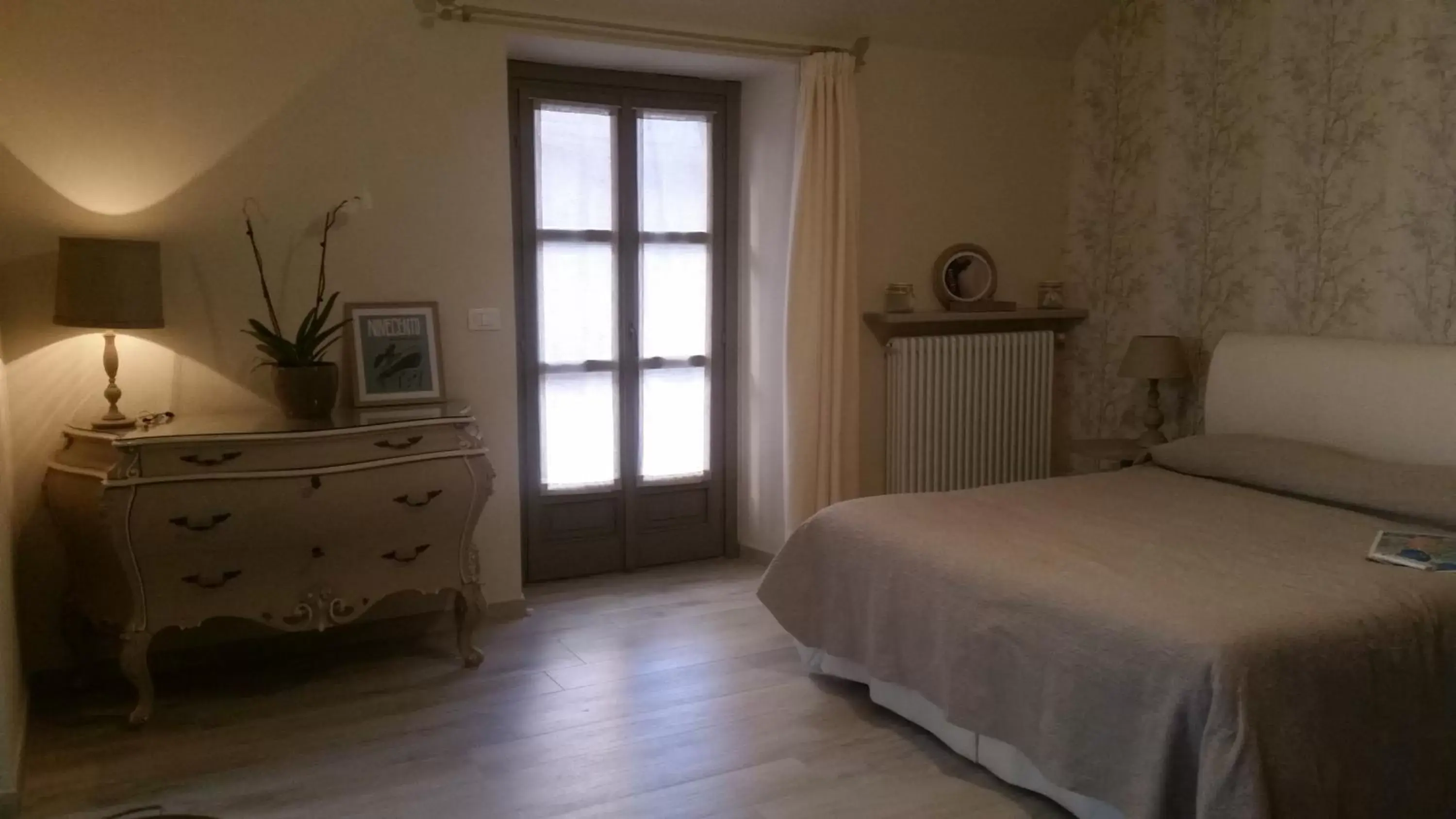 Photo of the whole room, Bed in Novecento Charming Room