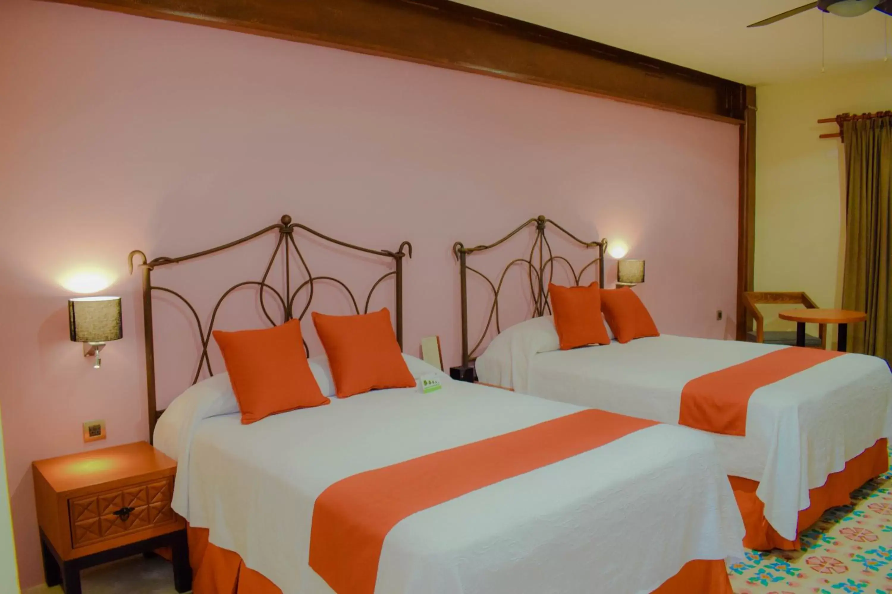 Deluxe Double Room with Balcony in Hotel Meson del Marques