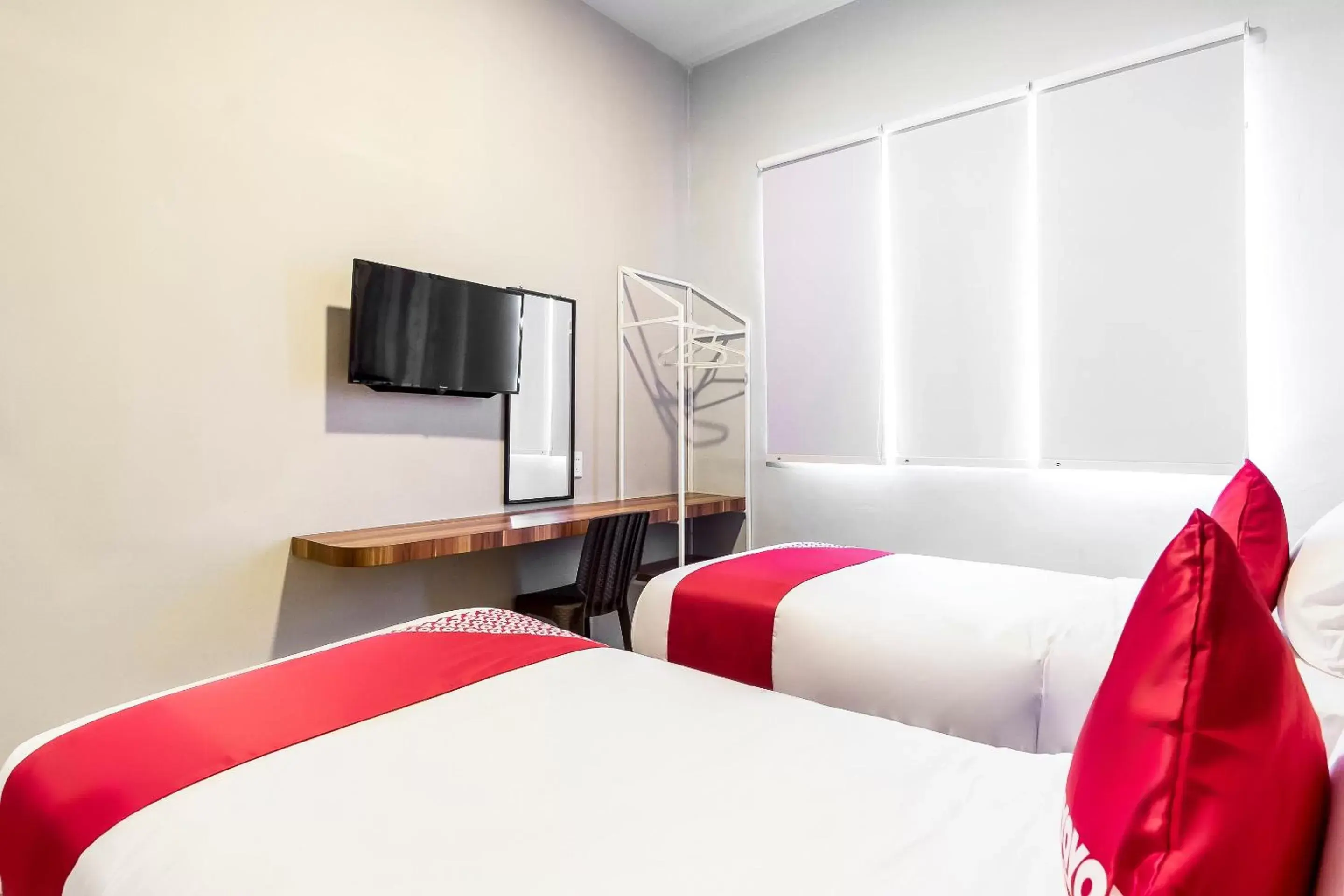Bedroom, Bed in Super OYO 360 Mangaan Residence