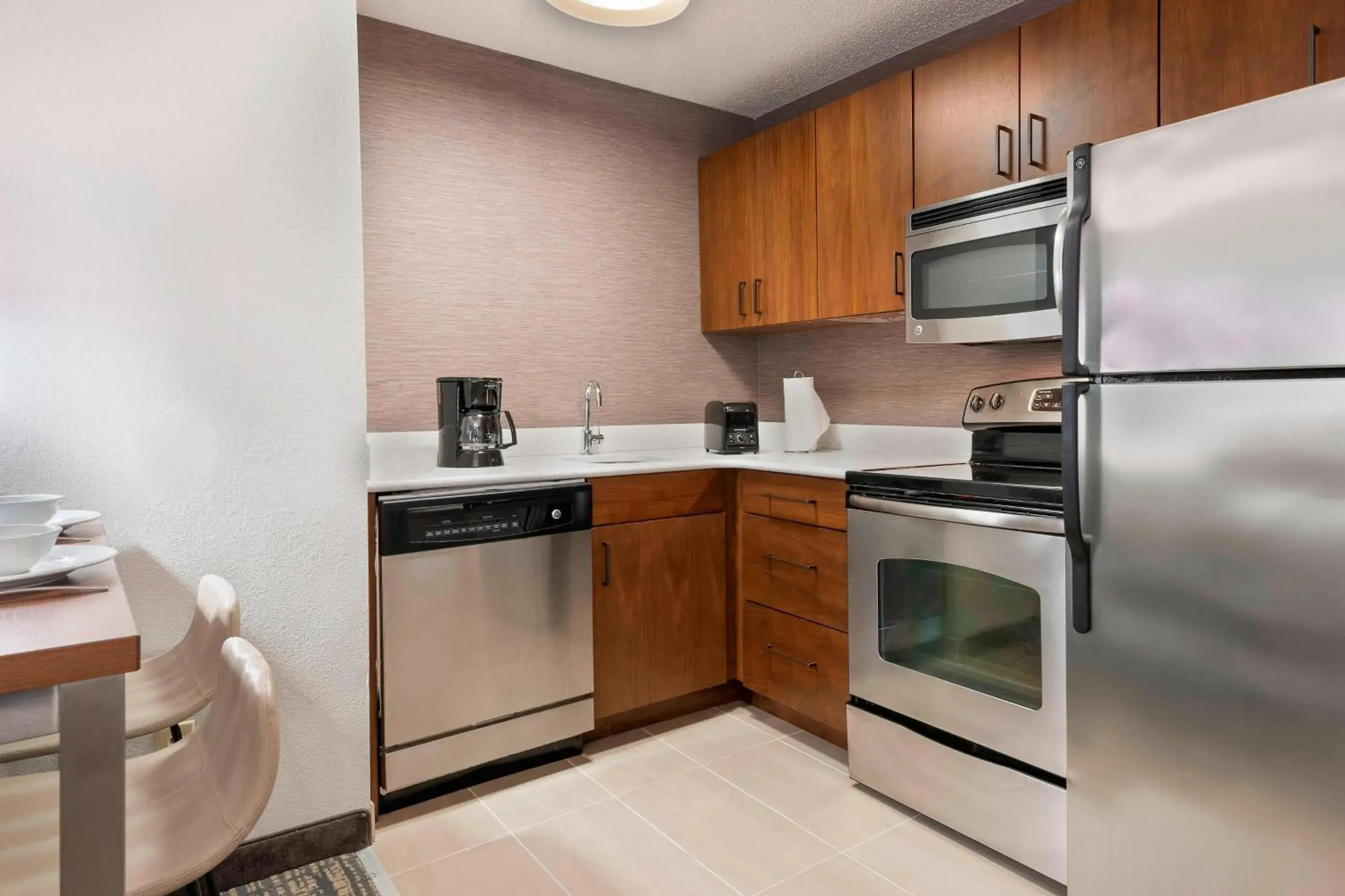 Bedroom, Kitchen/Kitchenette in Residence Inn by Marriott Sarasota Bradenton