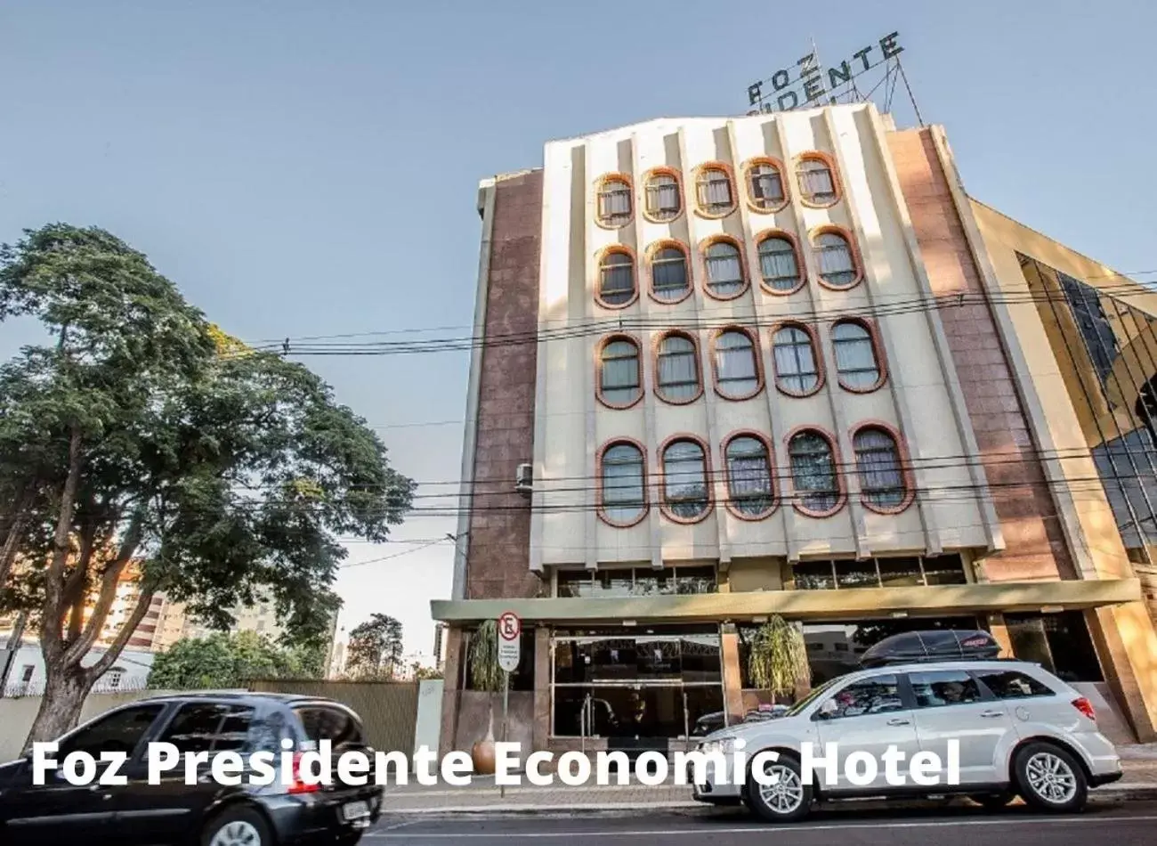 Facade/entrance, Property Building in Foz Presidente Economic Hotel