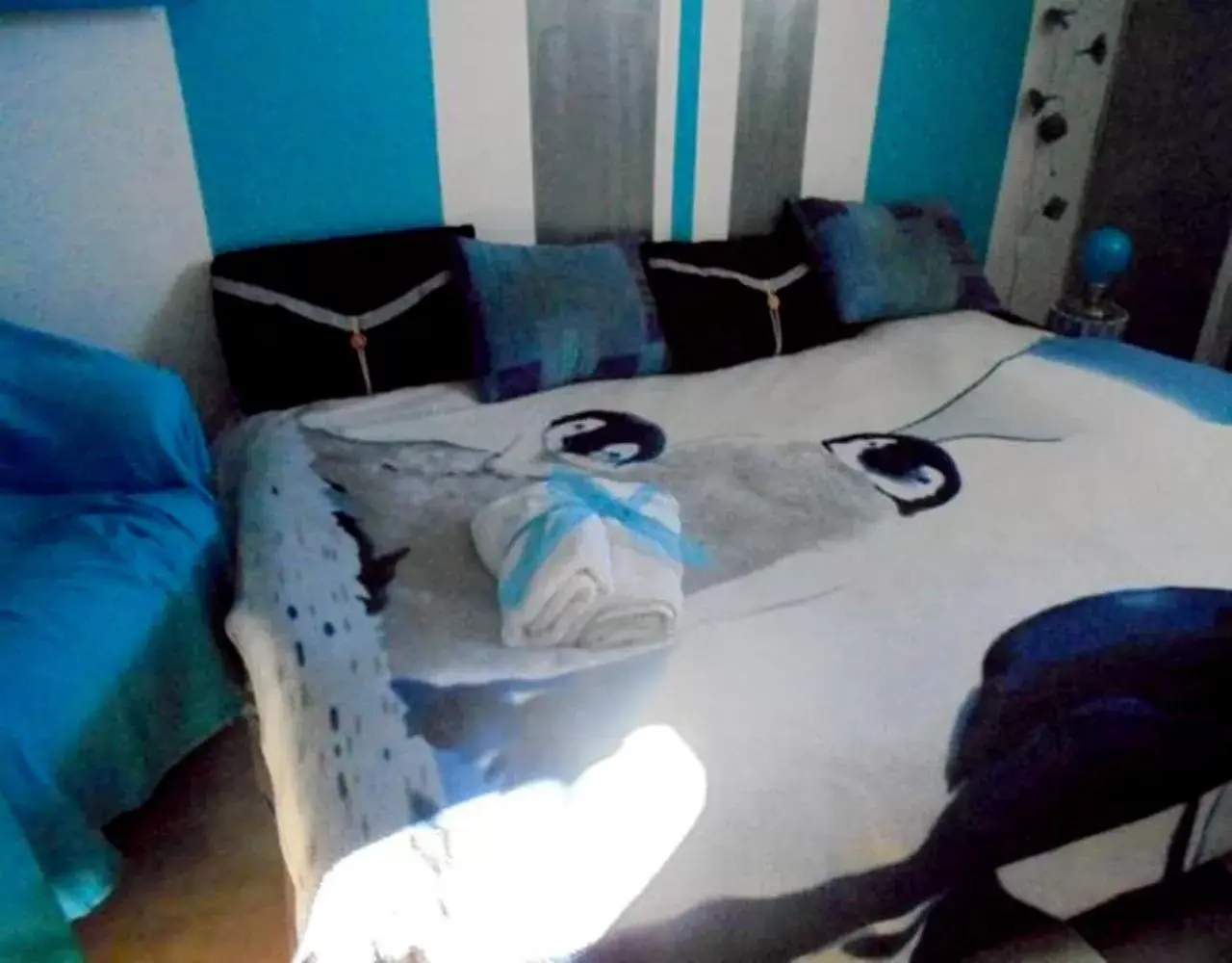 Bed in blue room, spa, kitchenette