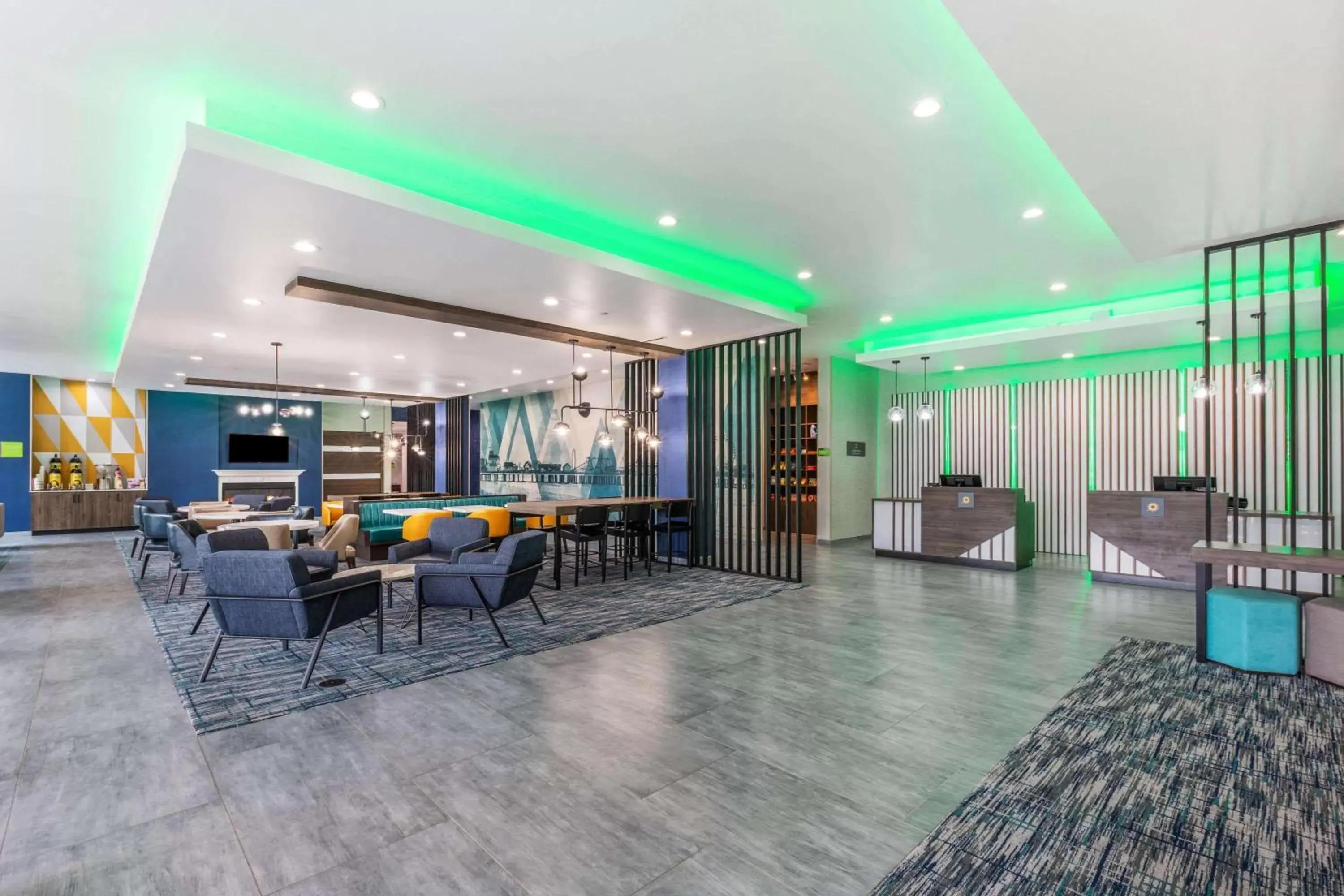 Lobby or reception in La Quinta Inn & Suites by Wyndham Galveston West Seawall
