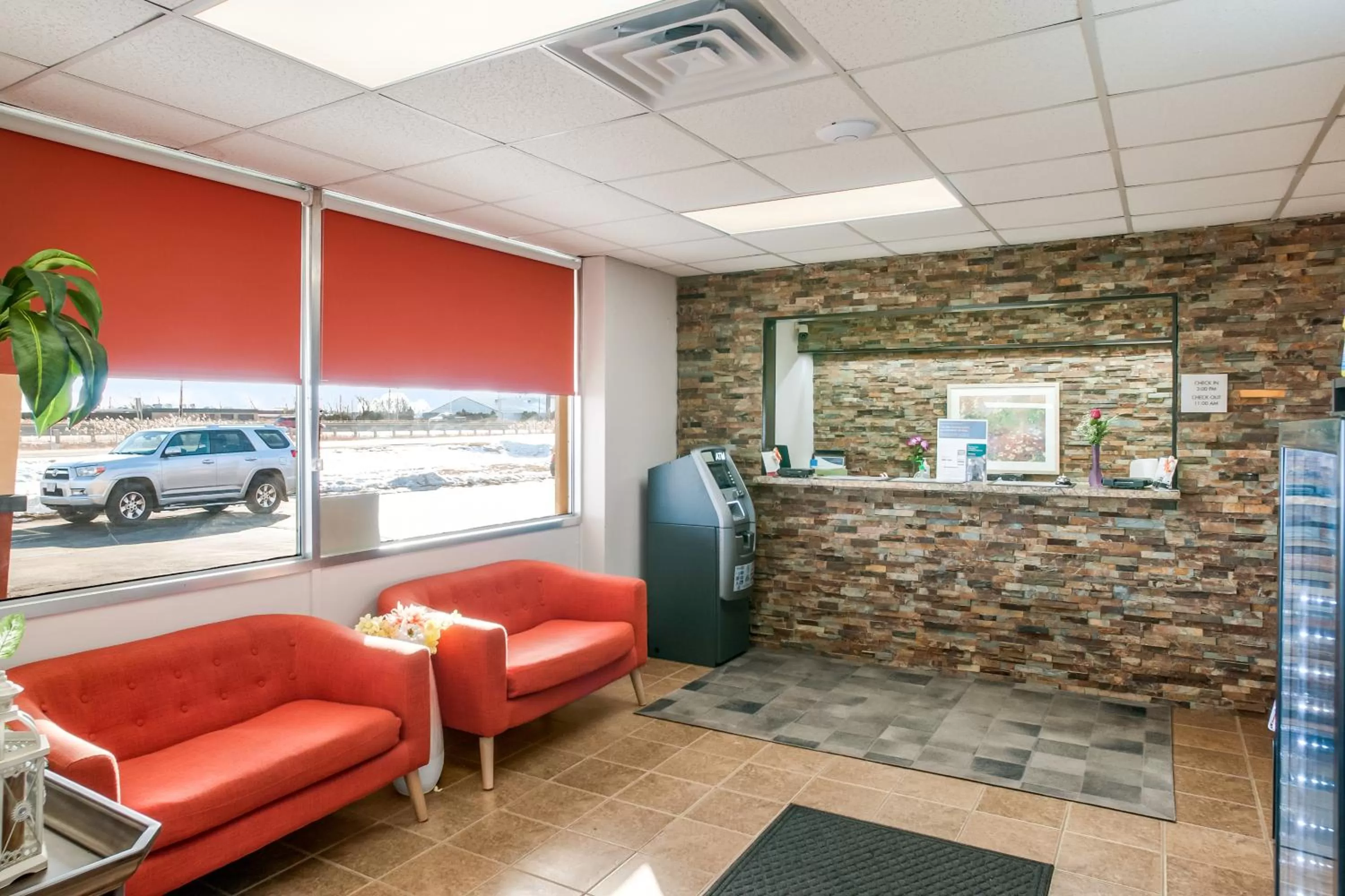 Lobby or reception in Suburban Studios Neenah-Appleton