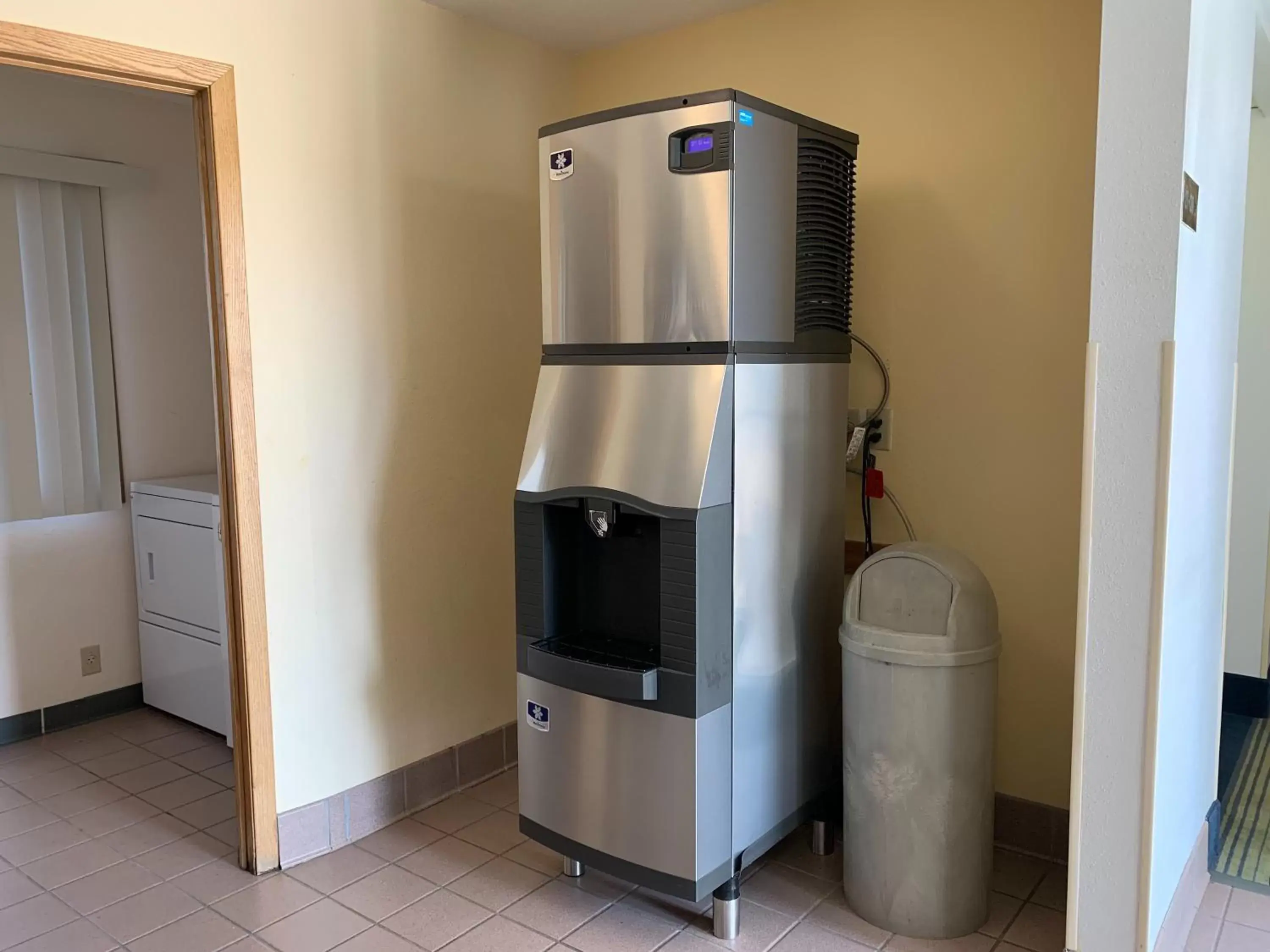 Property building in Days Inn by Wyndham Hinckley Property building in Days Inn by Wyndham Hinckley