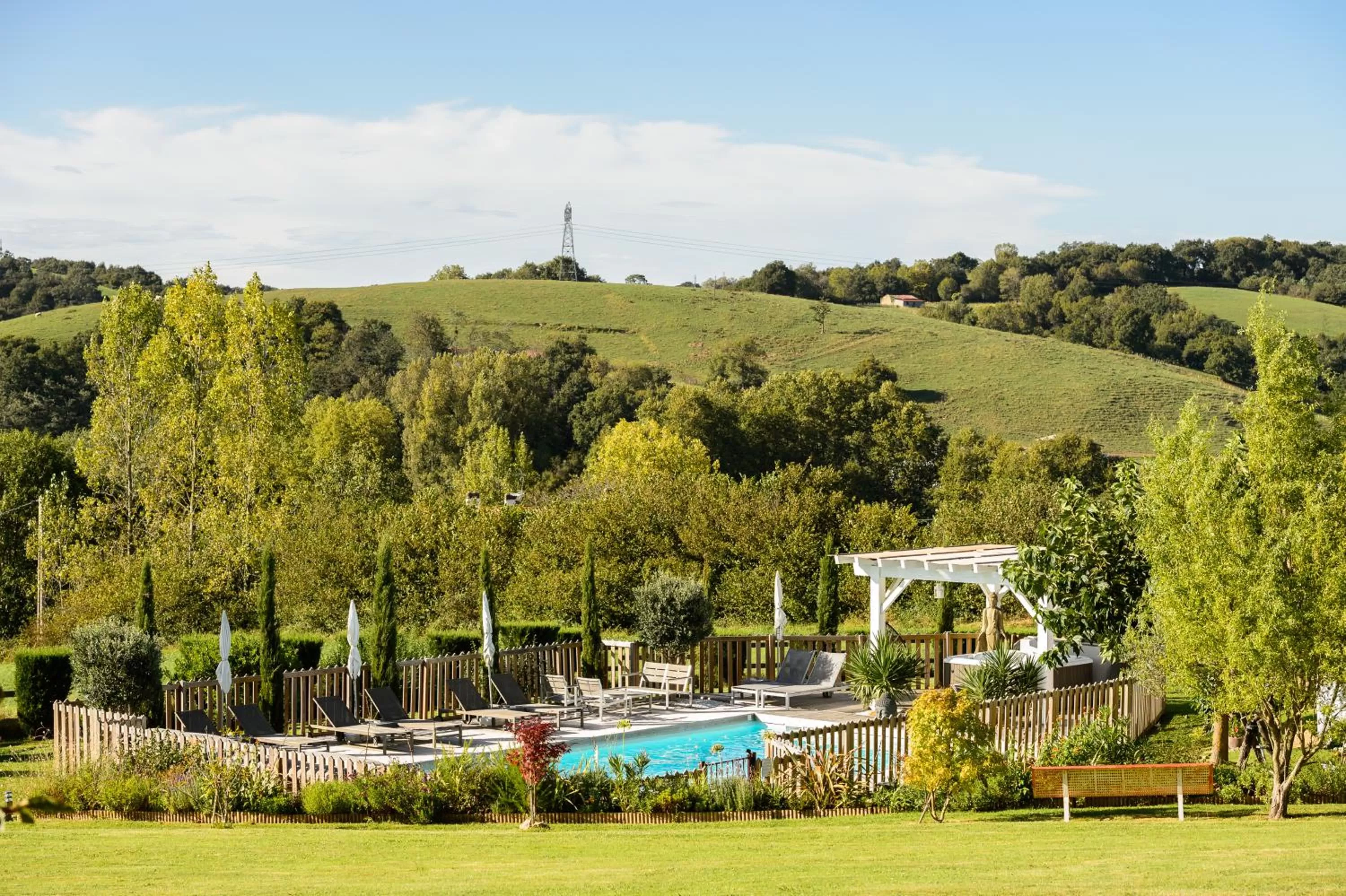 Hot Tub, Pool View in Ferme Elhorga