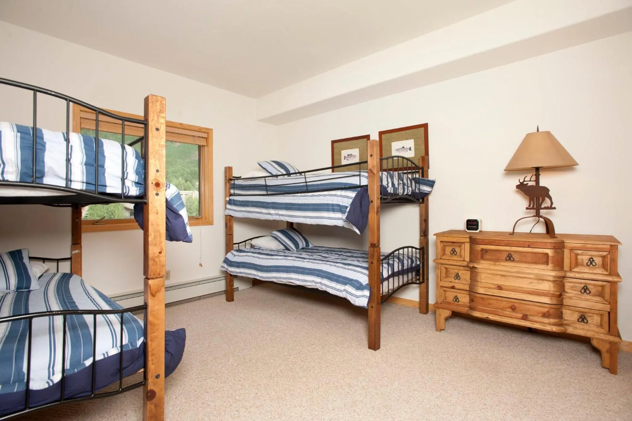 Photo of the whole room, Bed in Gateway Mountain Lodge, A Vail Resorts Property