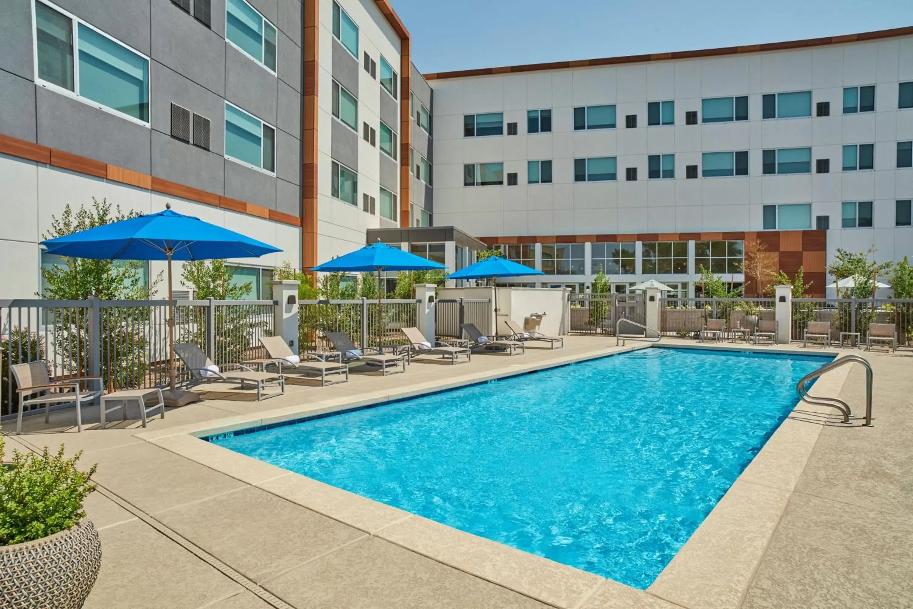 Swimming Pool in Element Dallas Las Colinas