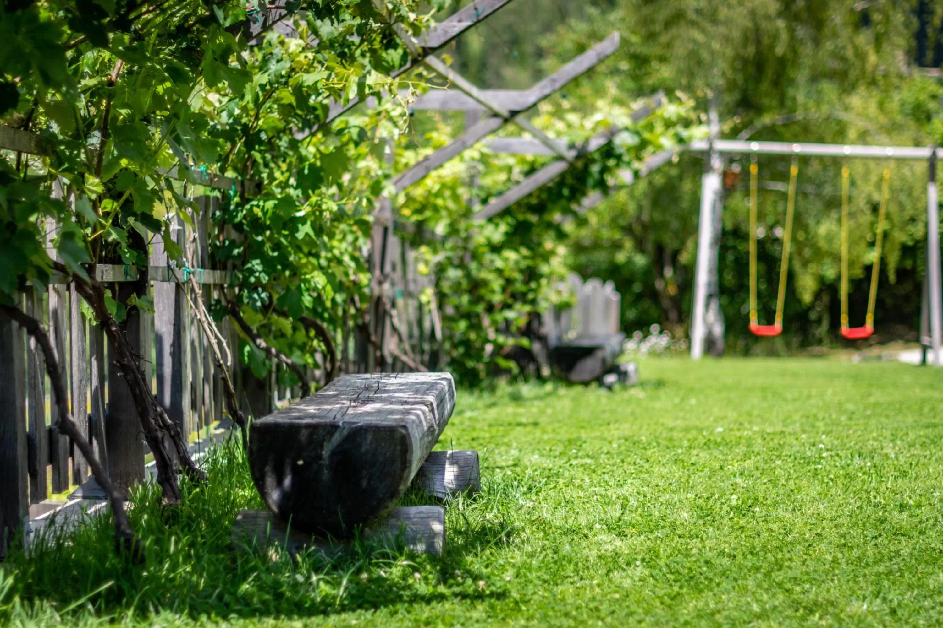 Garden in FORESTO - holiday apartments