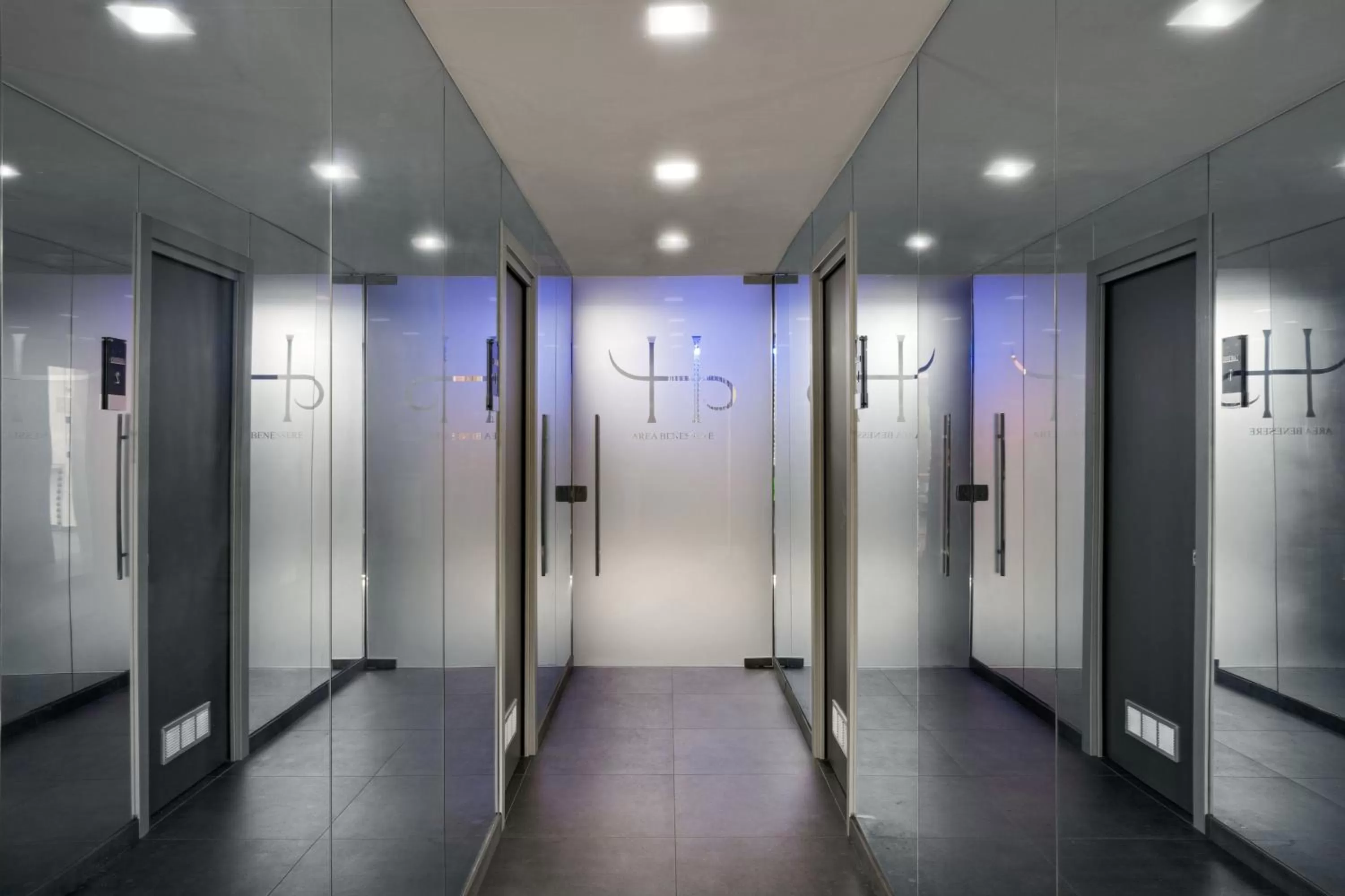 Massage in LHP Napoli Palace & SPA