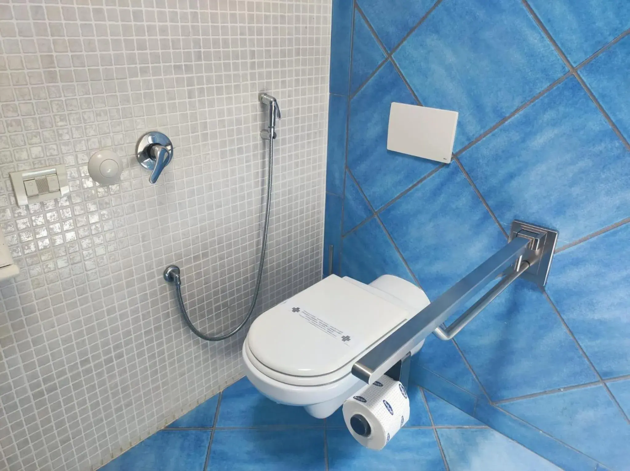 Toilet, Bathroom in Hotel Santa Gilla