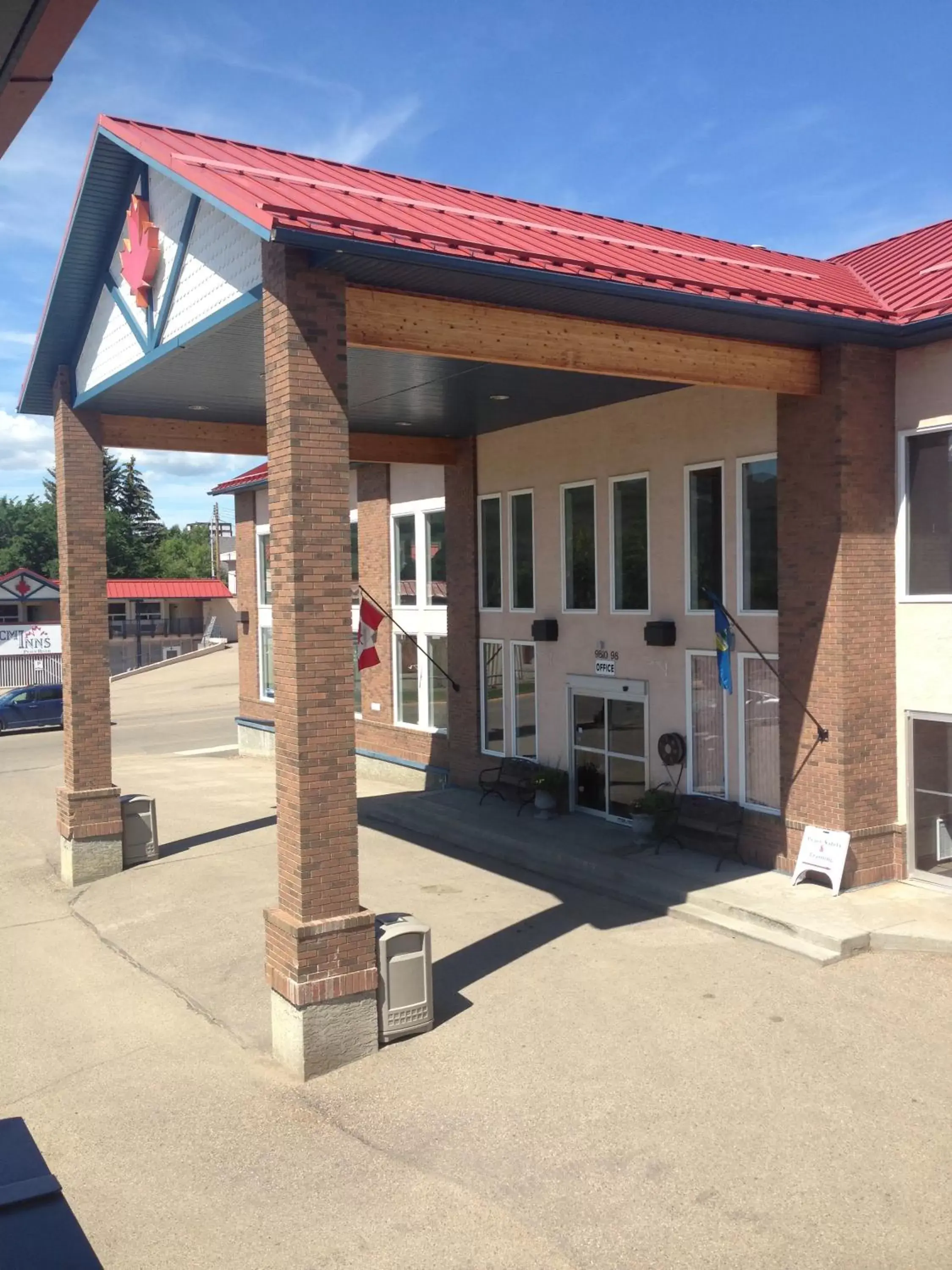 Facade/entrance, Property Building in BCMInns - Peace River