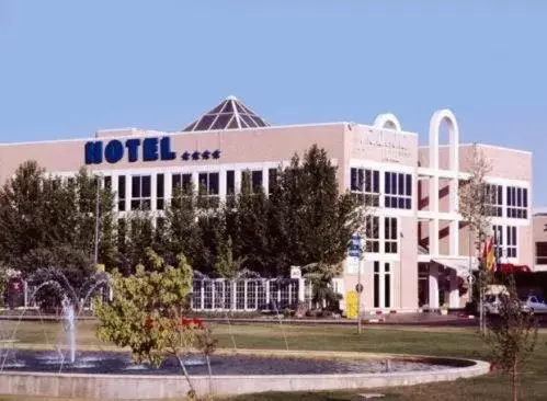 Facade/entrance, Property Building in Hotel Majadahonda