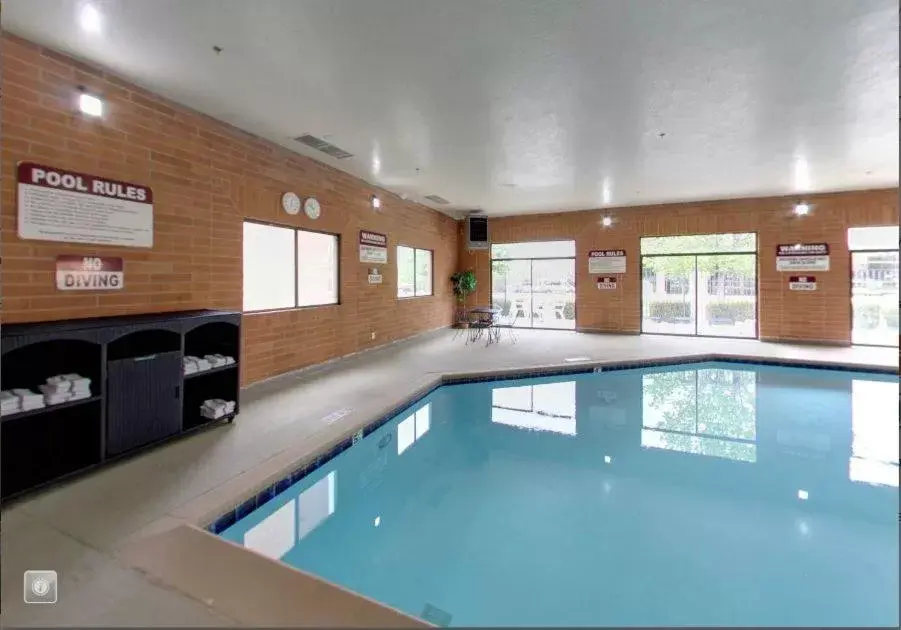 Swimming Pool in Comfort Inn Murray – Salt Lake City South