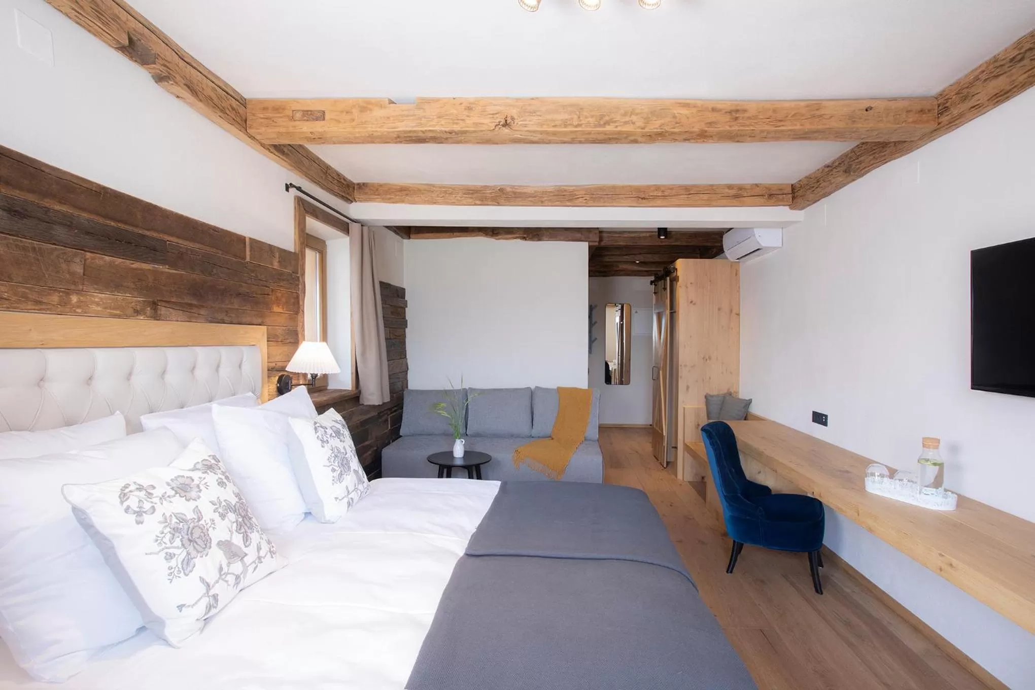 Bed in House Troha - Rooms & Apartments