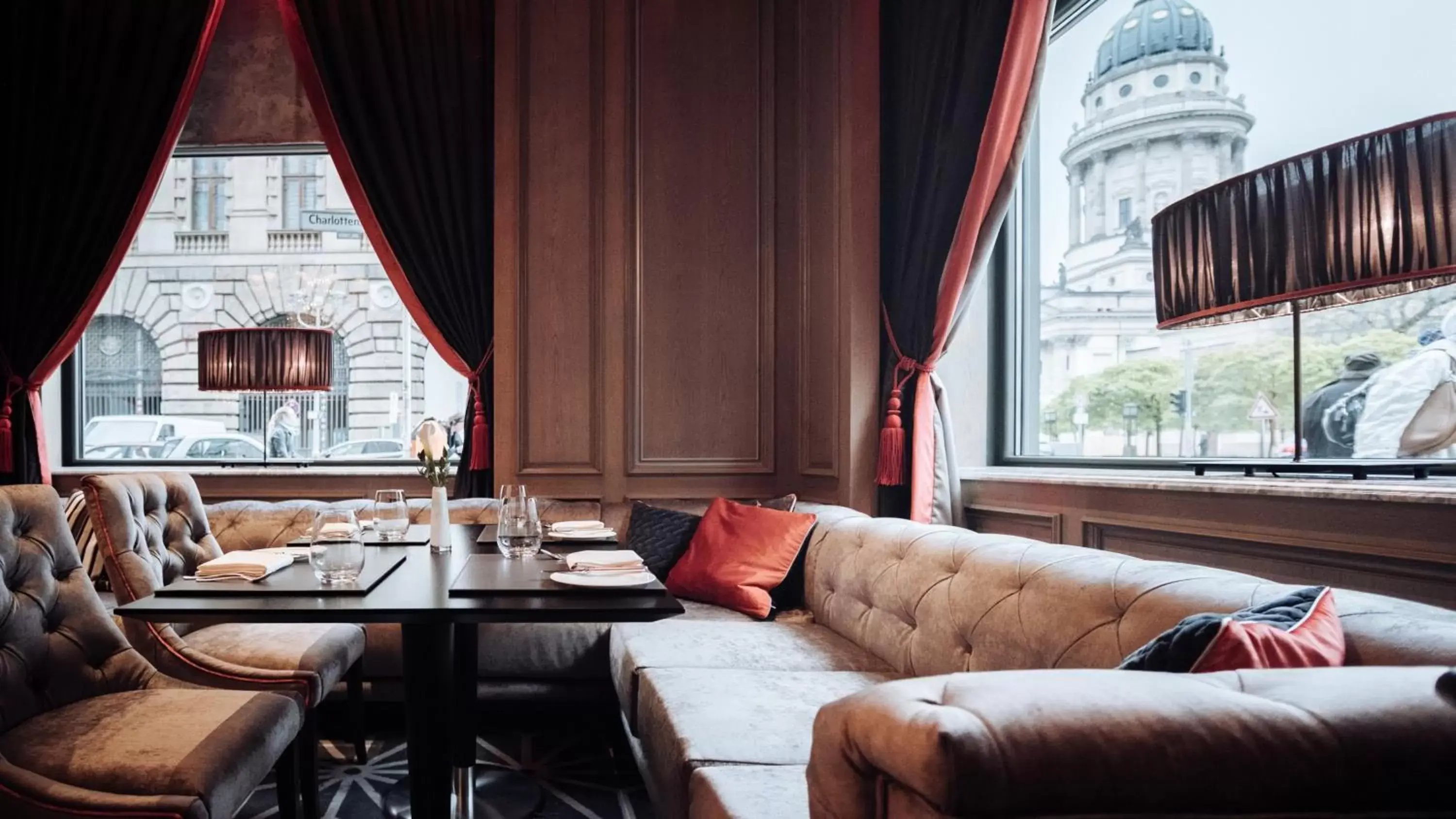 Restaurant/places to eat, Seating Area in Regent Berlin, an IHG Hotel