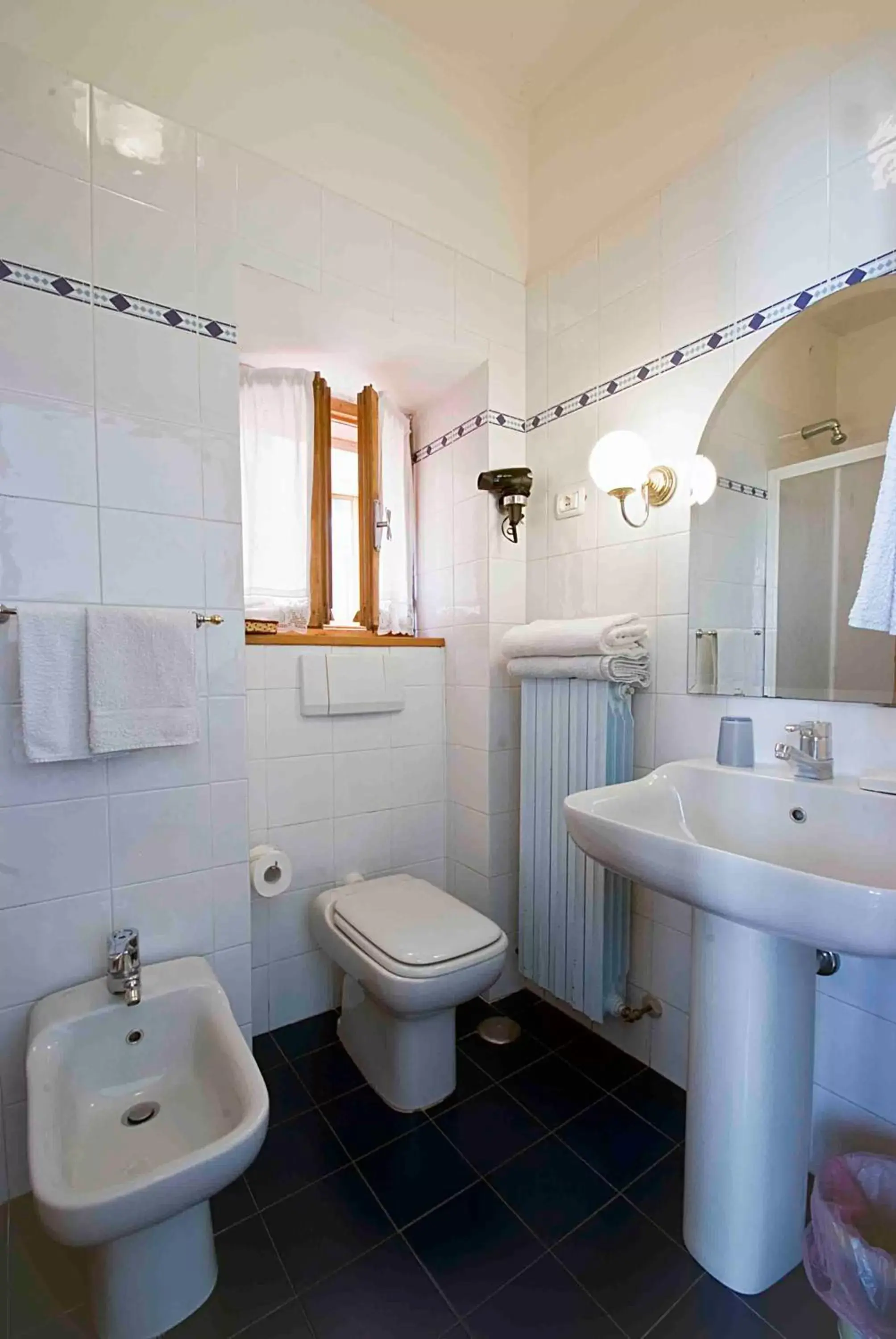 Day, Bathroom in Albergo Villa Cristina