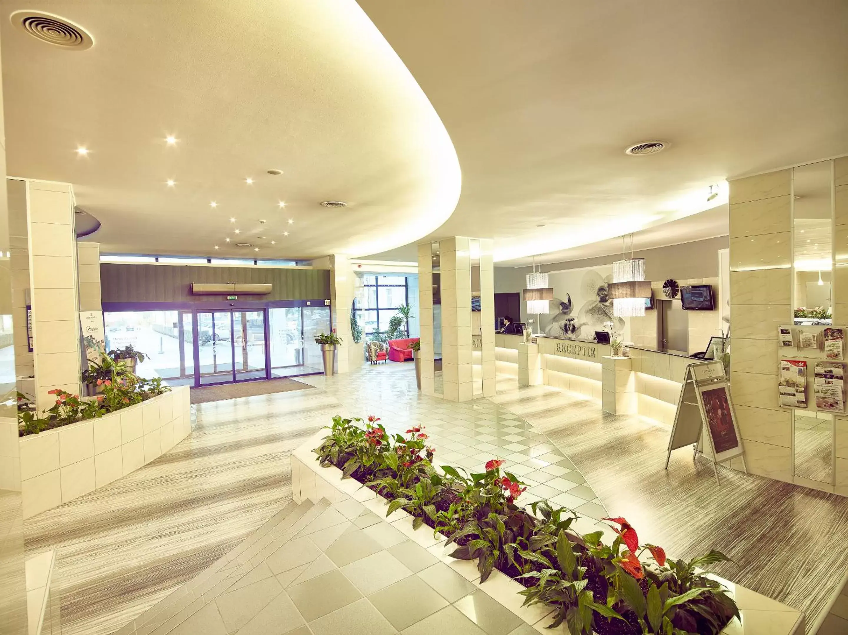 Lobby or reception in Continental Forum Arad
