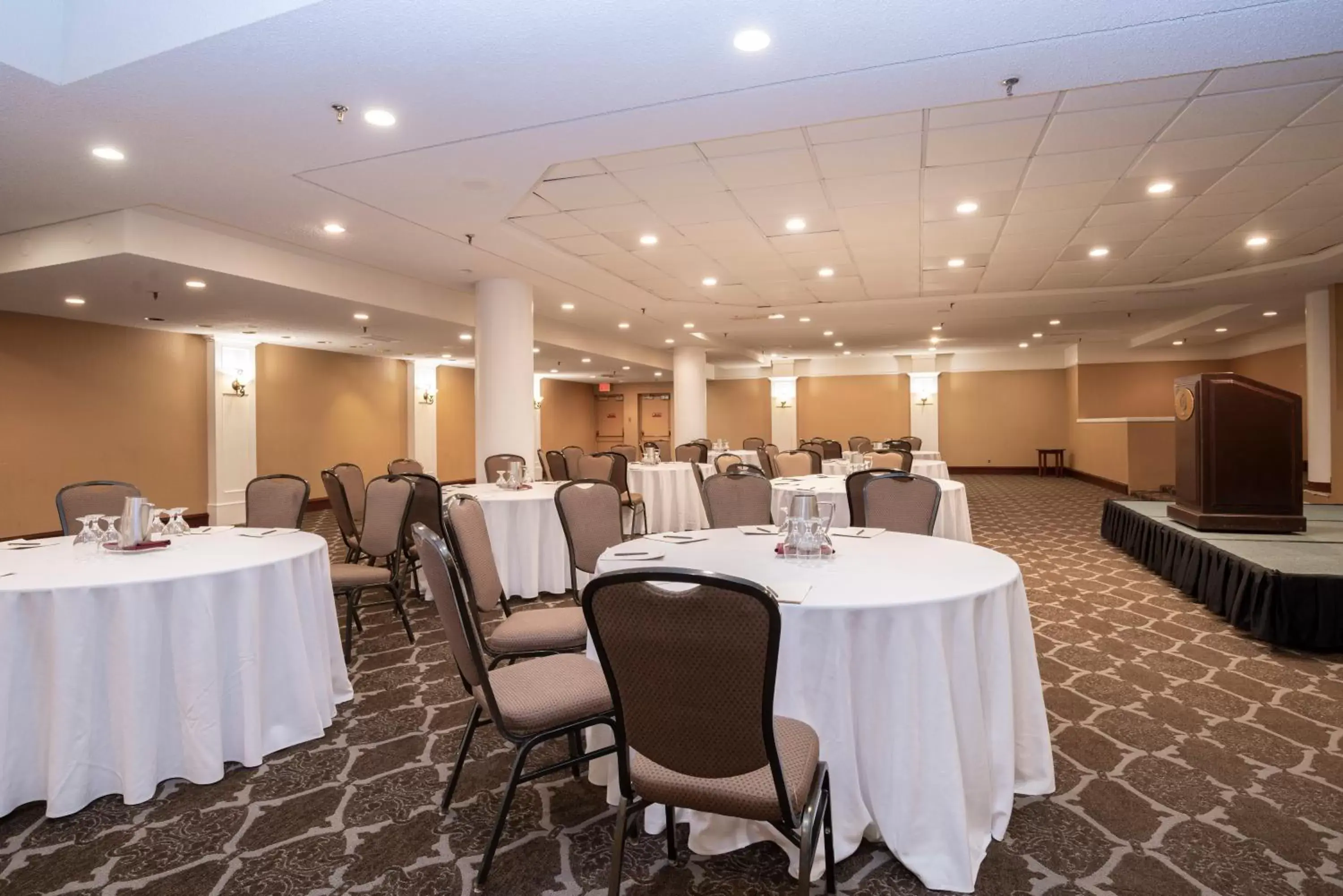 Banquet/Function facilities in Sandman Signature Edmonton Downtown Hotel