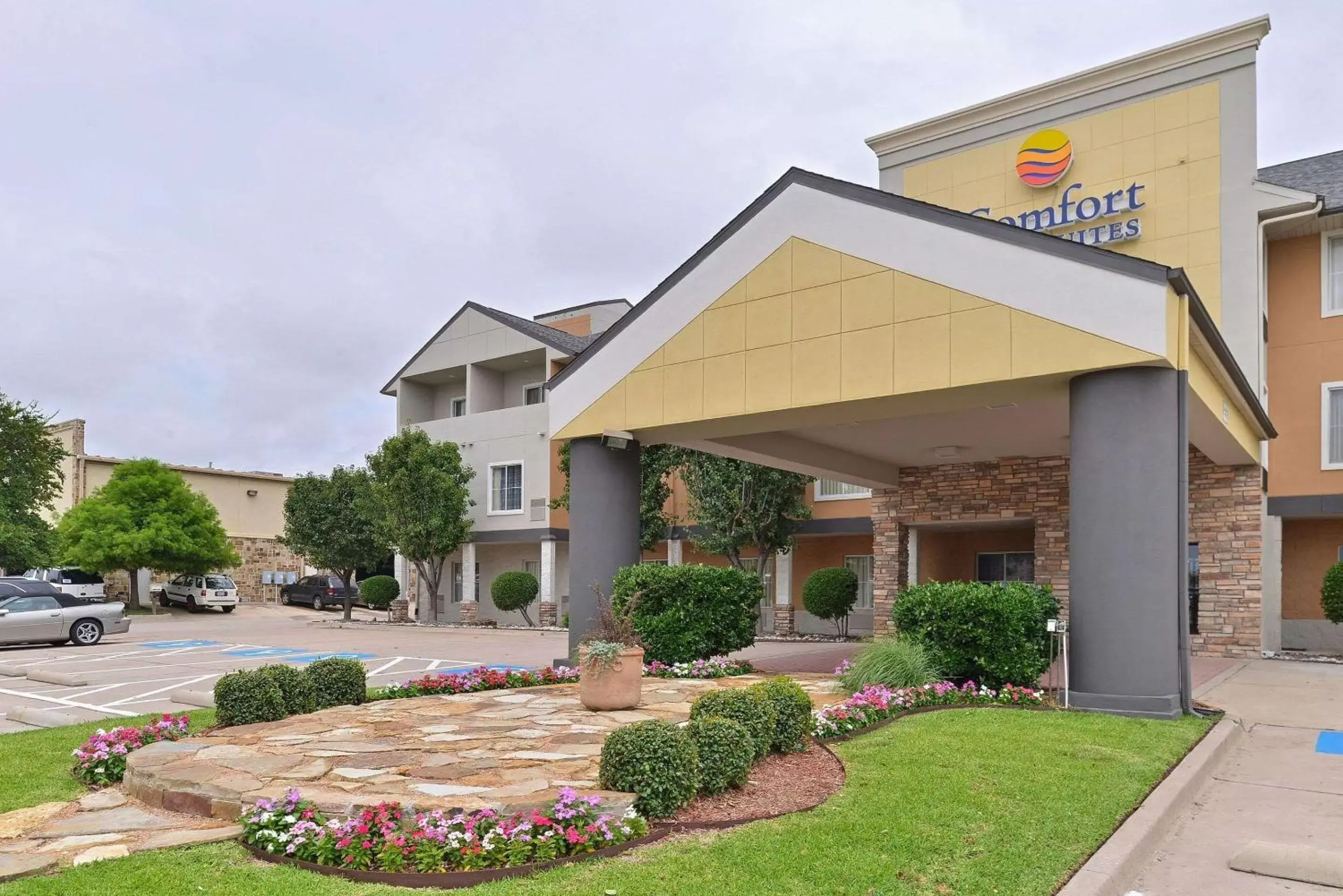 Property building in Comfort Inn & Suites Frisco - Plano Property building in Comfort Inn & Suites Frisco - Plano