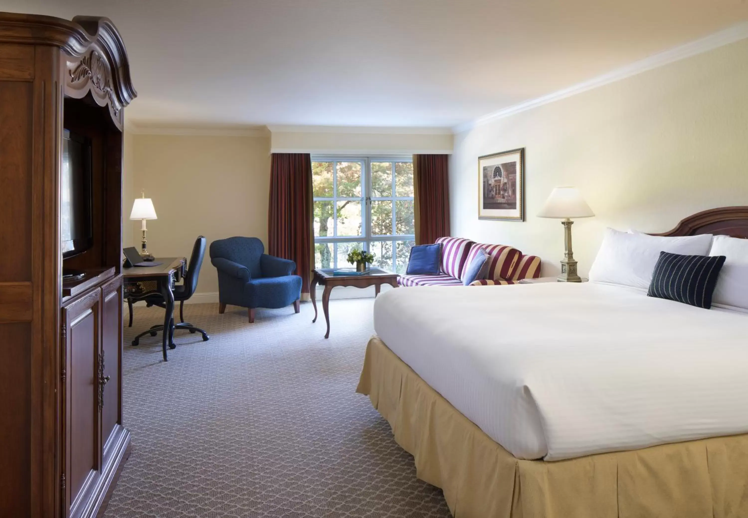 Deluxe King Bed in Lafayette Park Hotel & Spa
