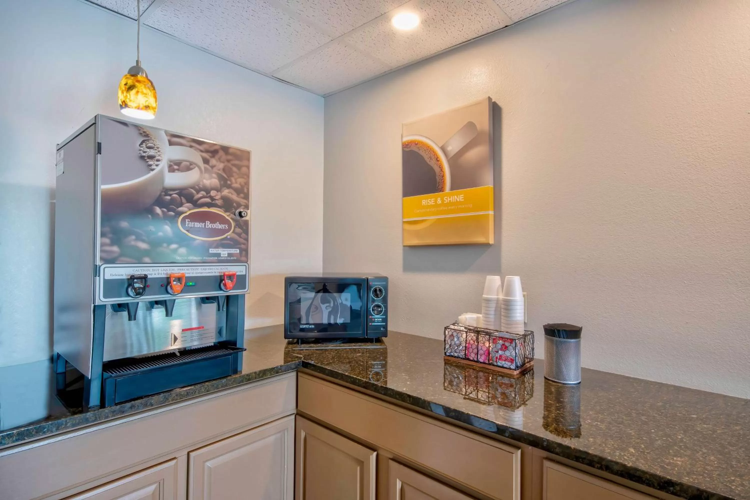 Restaurant/places to eat in Motel 6-Springfield, OH