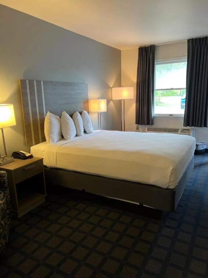 Photo of the whole room, Bed in St. Michaels Inn