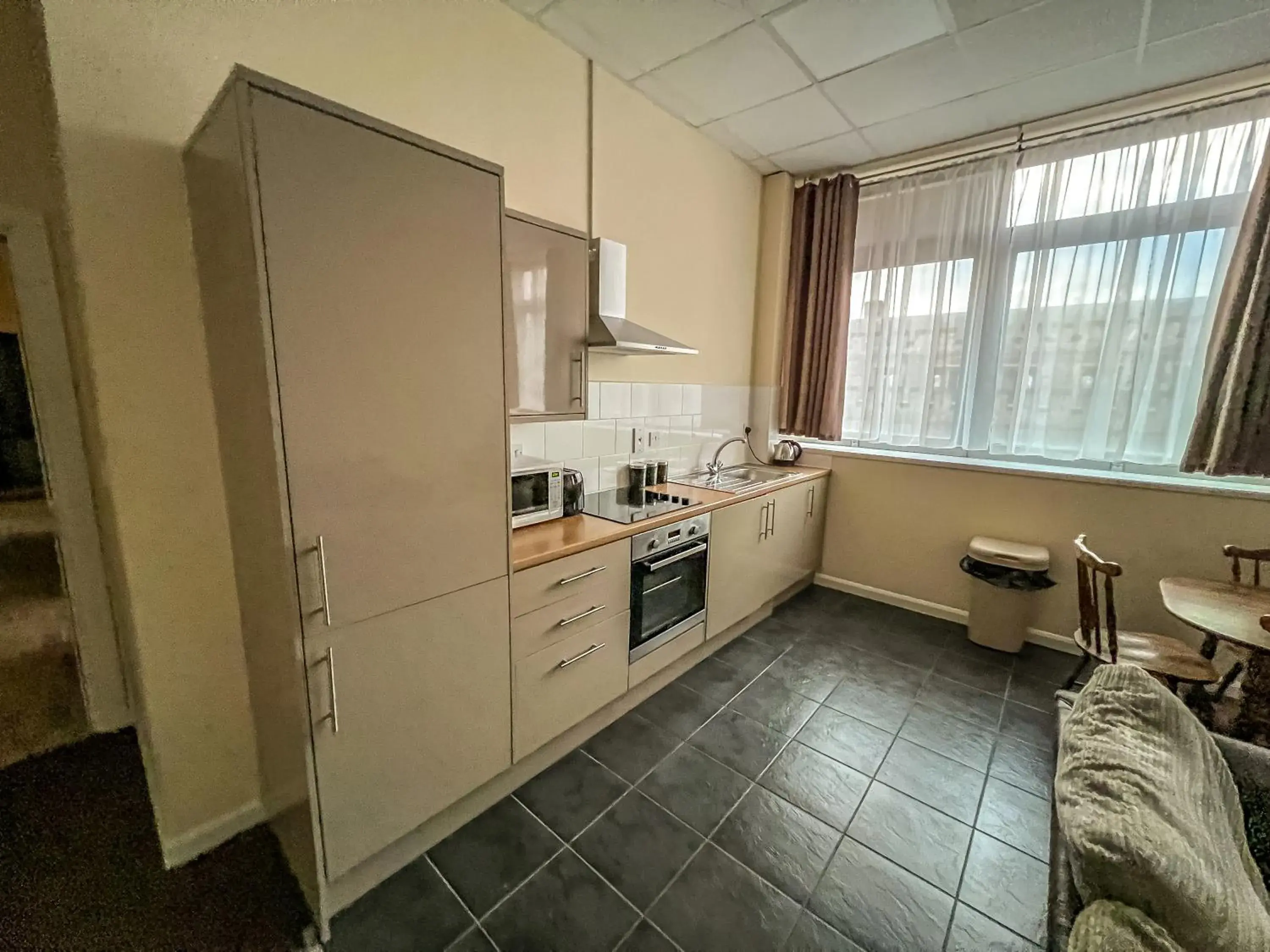 kitchen, Kitchen/Kitchenette in County Hall Apartment Hotel