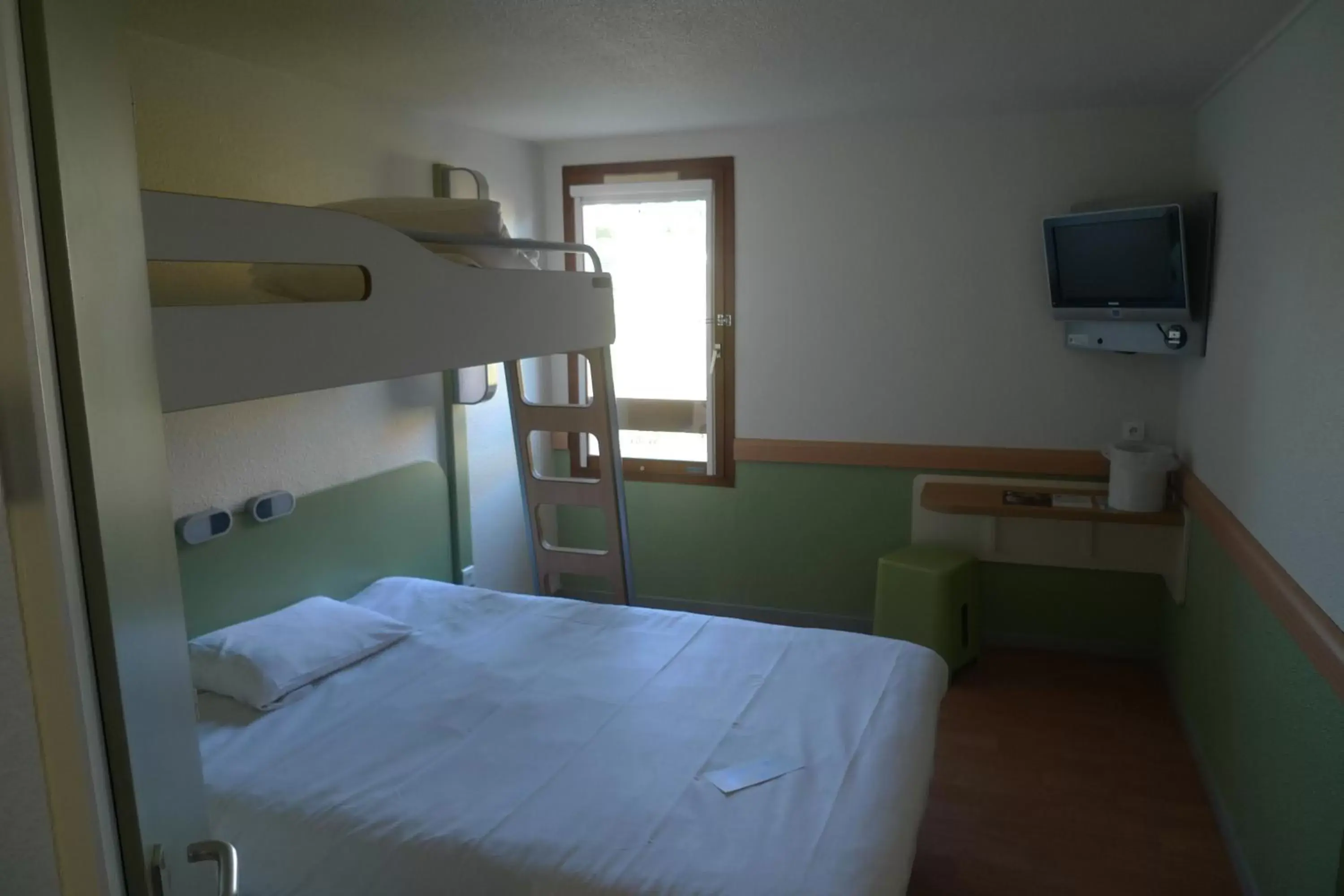 Bed, Bunk Bed in ibis budget Narbonne Sud A9/A61