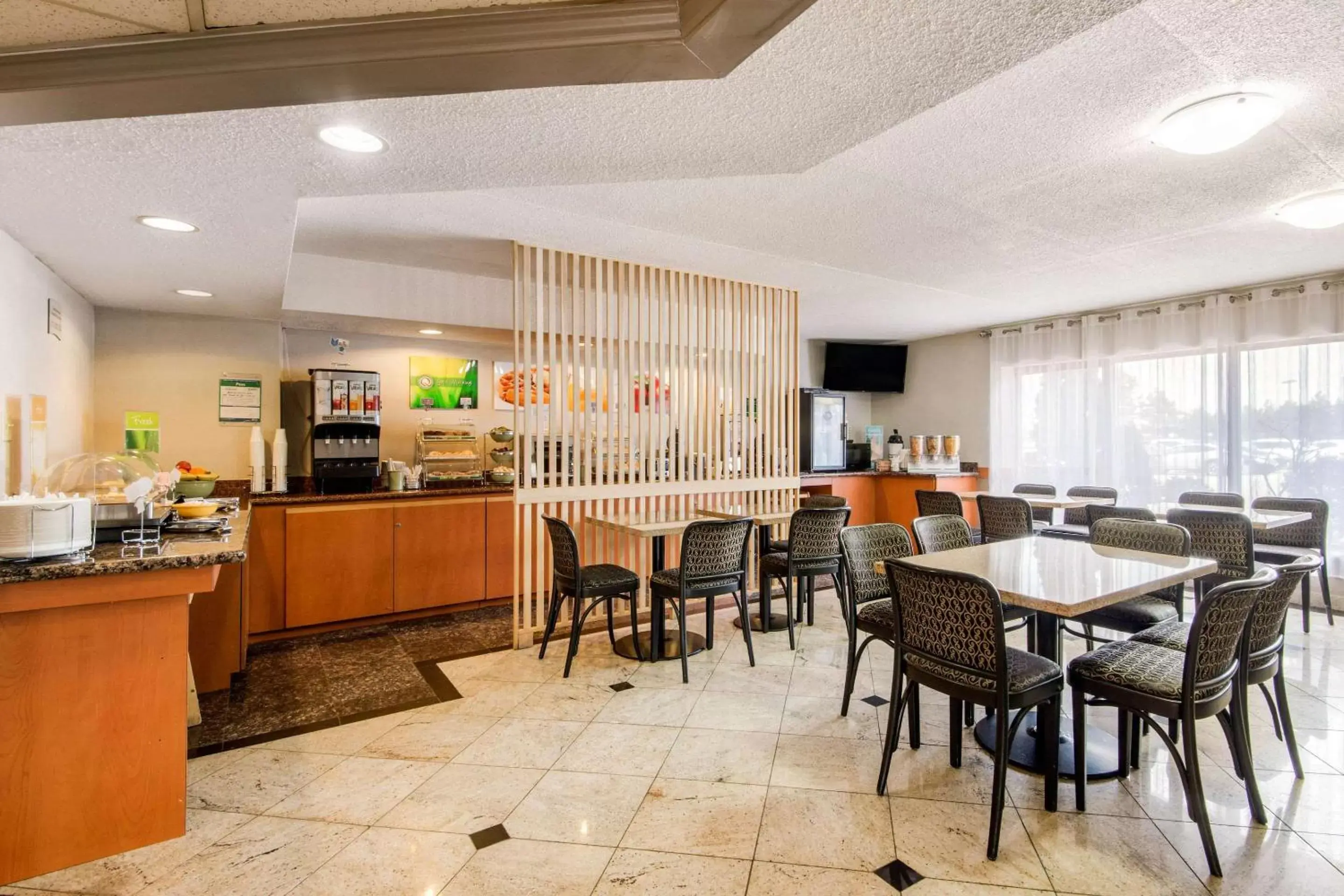 Breakfast, Restaurant/Places to Eat in Quality Inn & Suites Toronto West 401-Dixie
