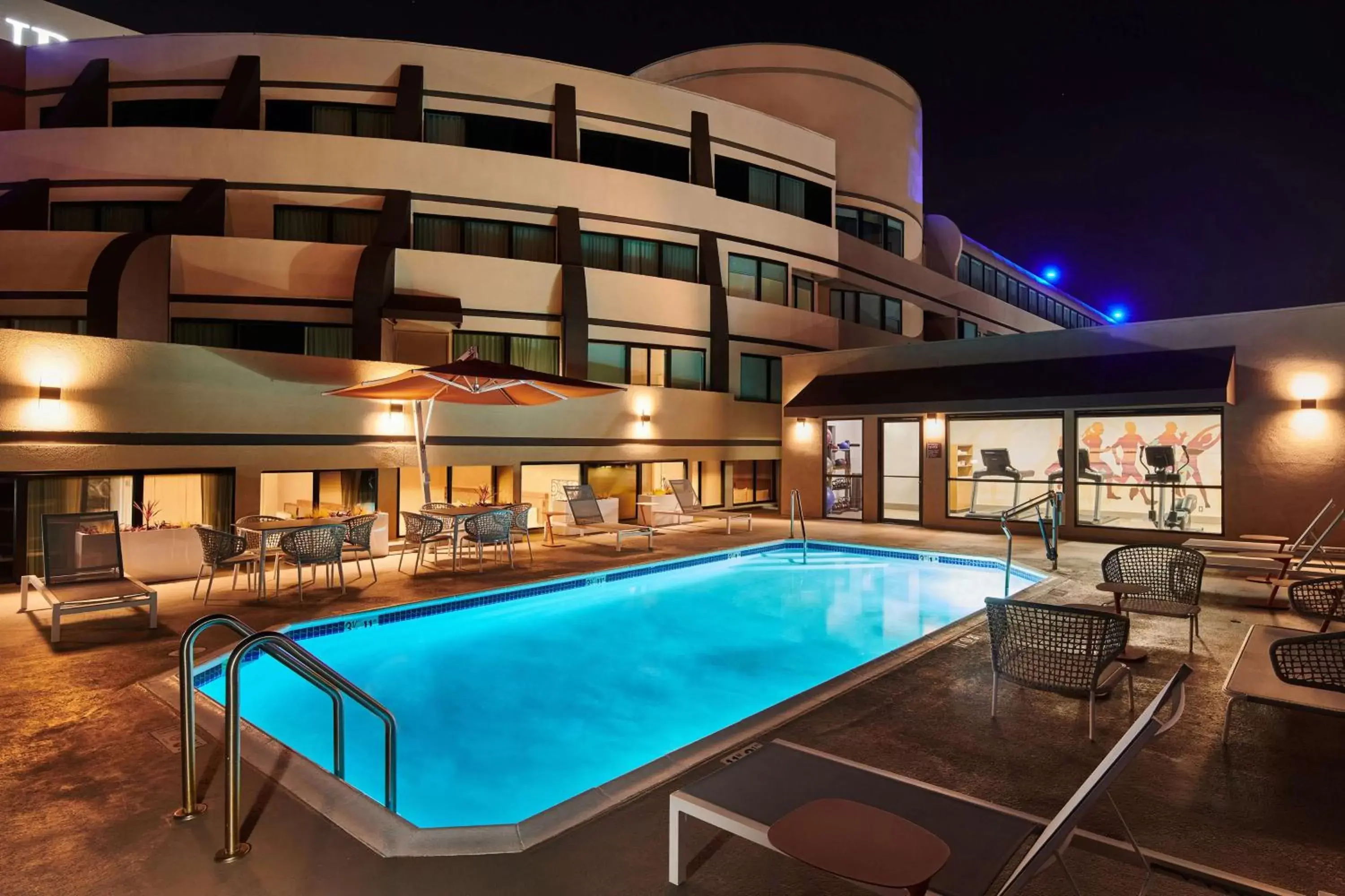 Property building, Swimming Pool in Doubletree By Hilton Fullerton