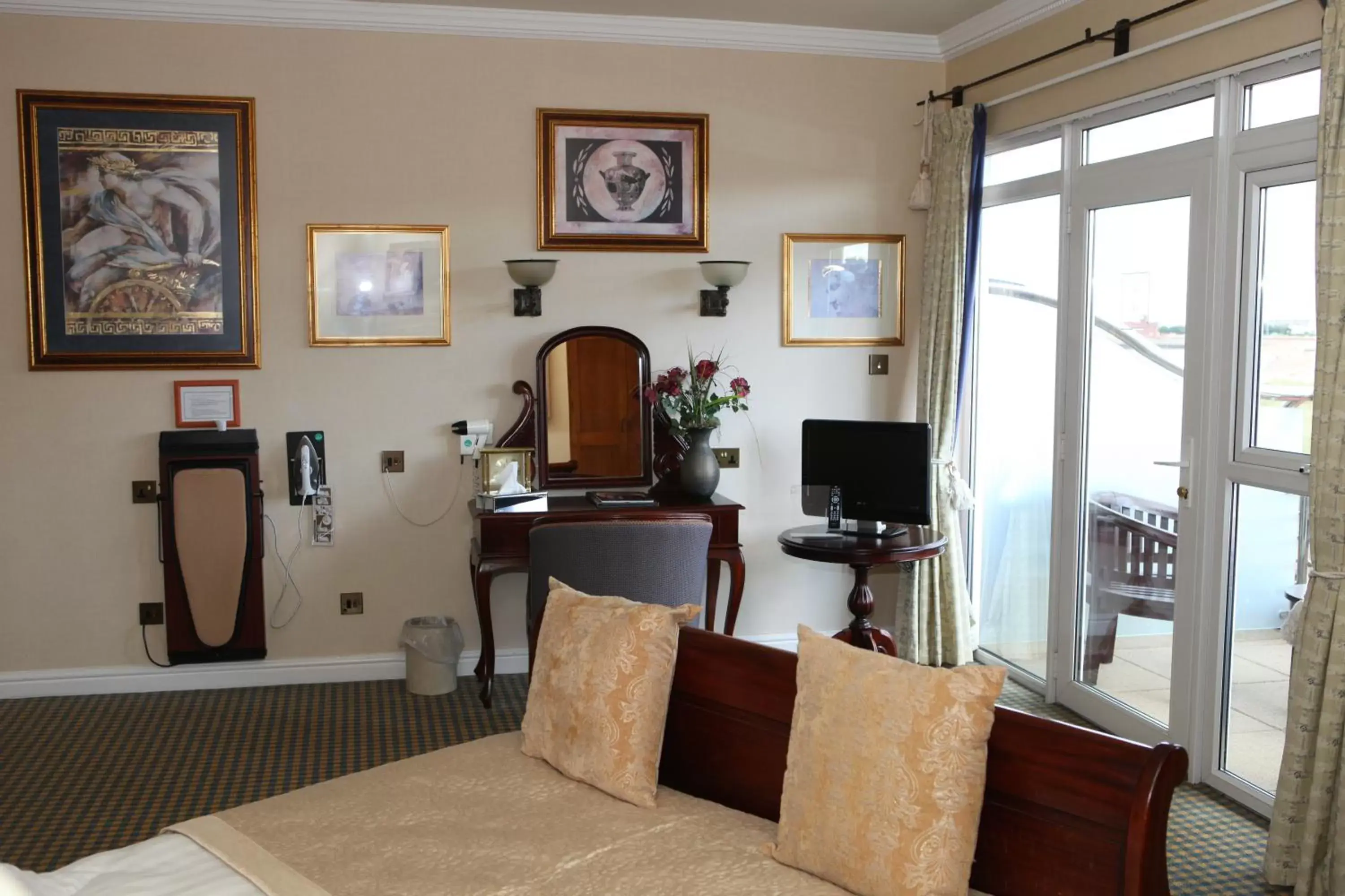 Bedroom, Seating Area in The Little Haven Hotel