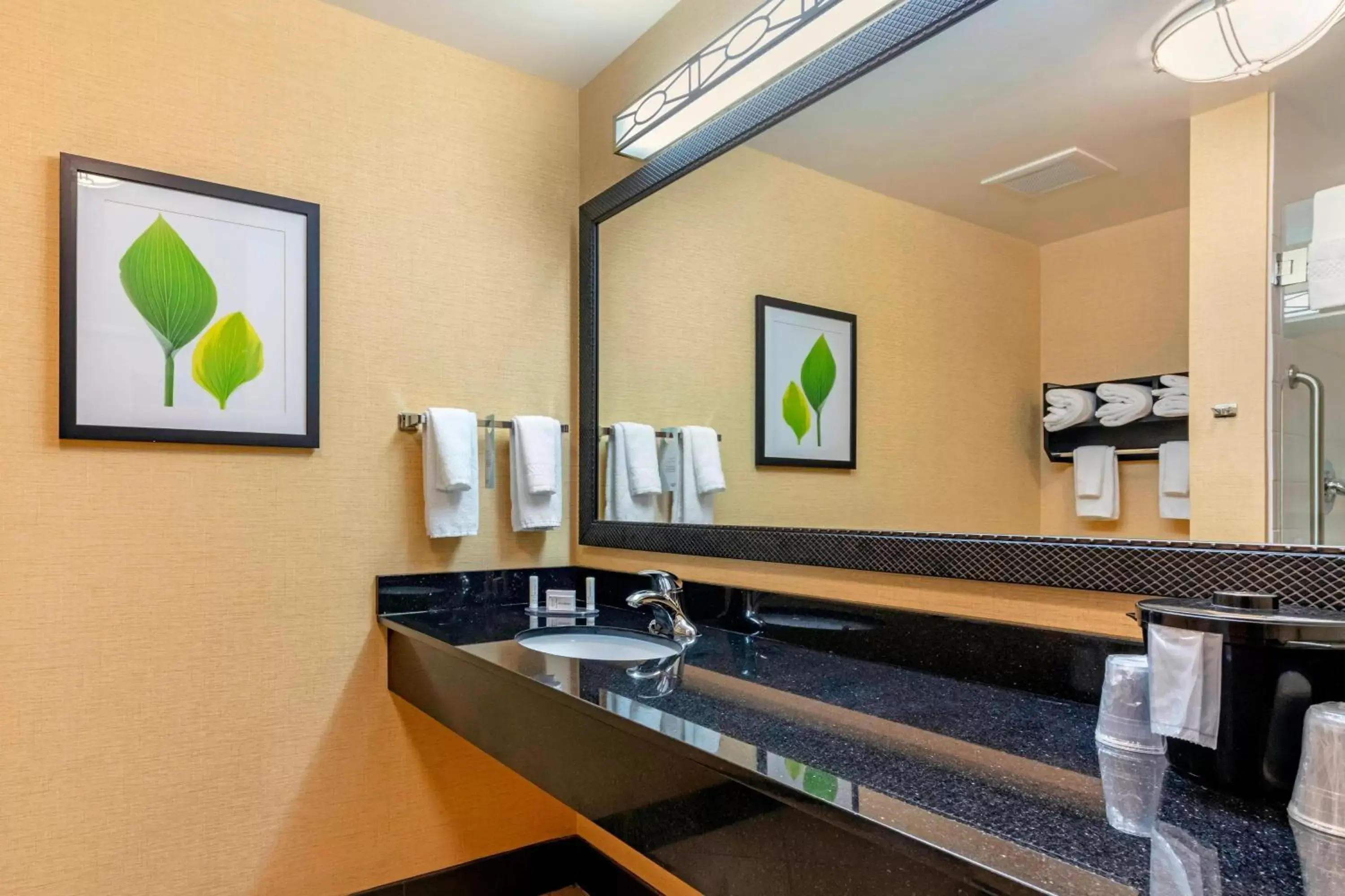 Bathroom in Fairfield Inn & Suites Columbus