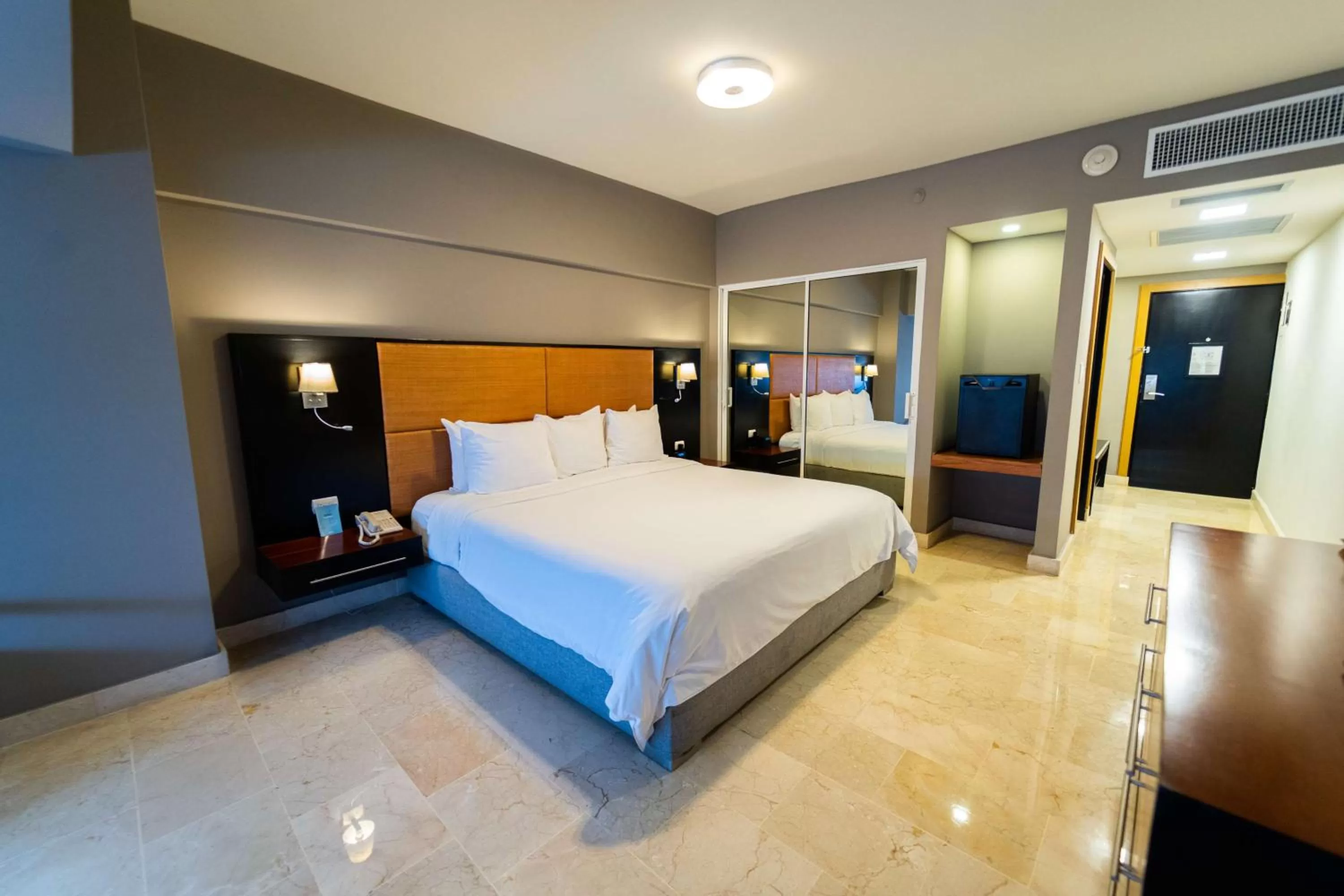 Bedroom in Radisson Hotel Santo Domingo