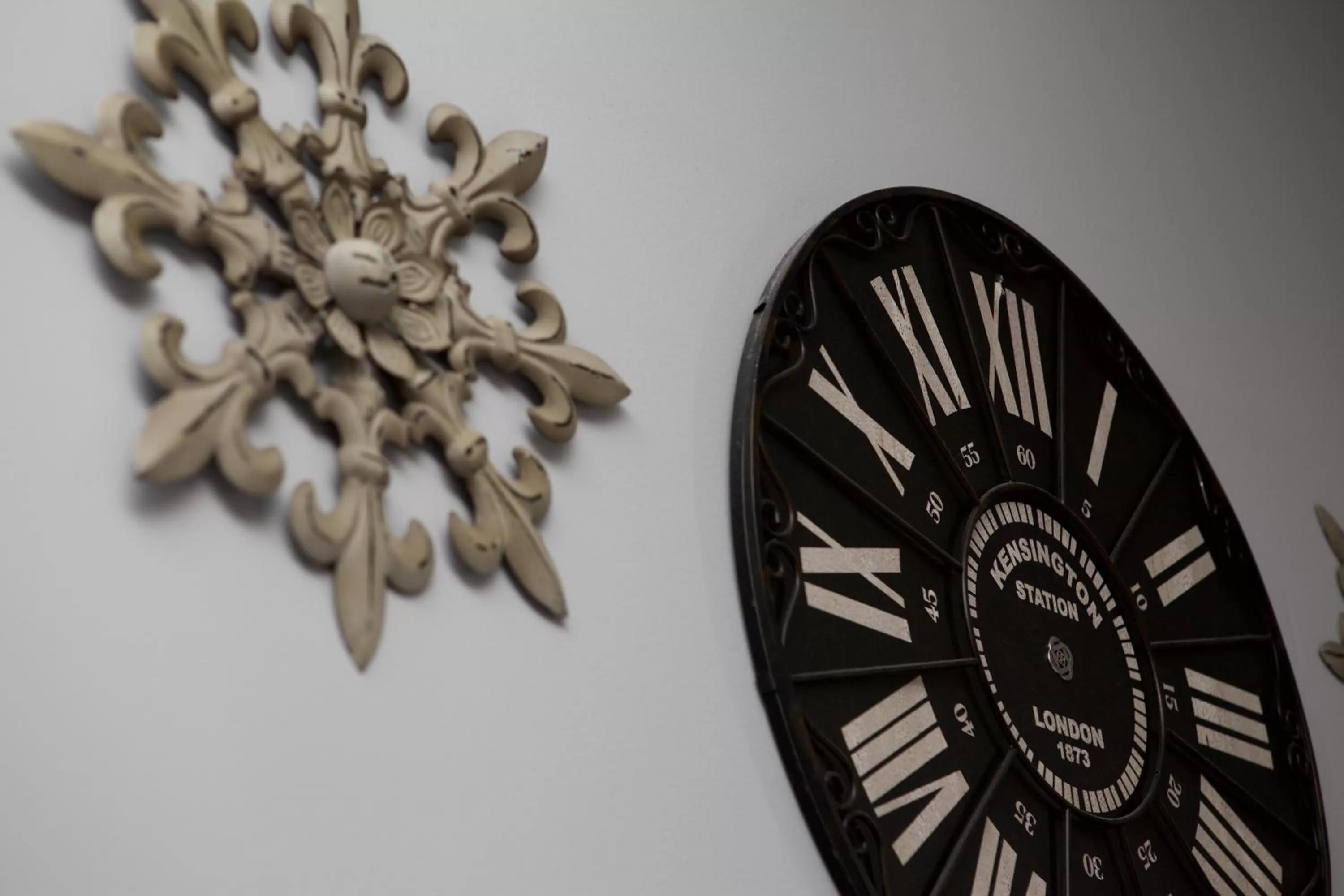 Decorative detail, Property Logo/Sign in Nestle Inn