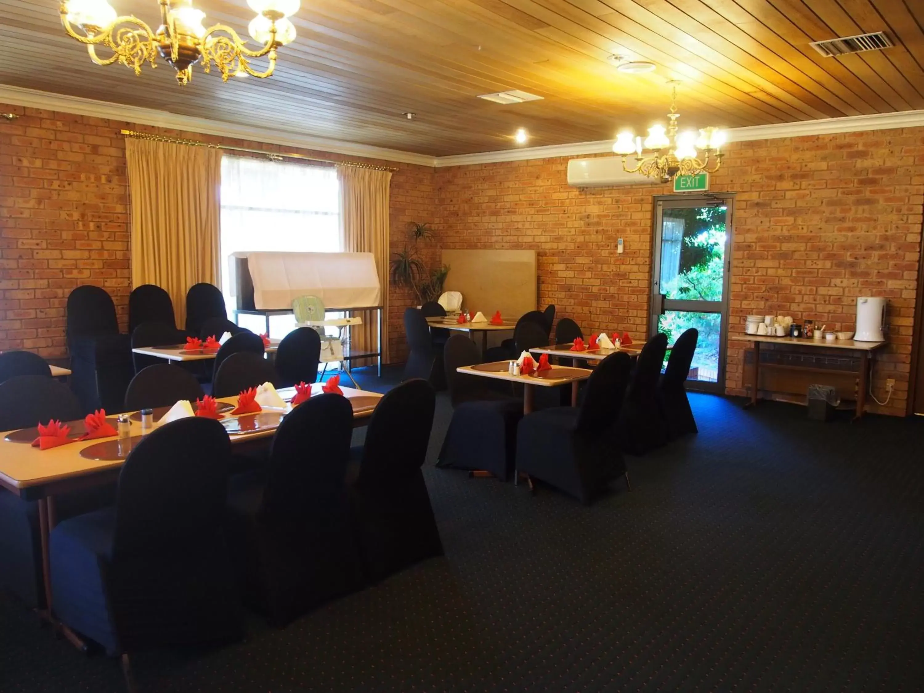 Restaurant/Places to Eat in Cobar Town & Country Motor Inn