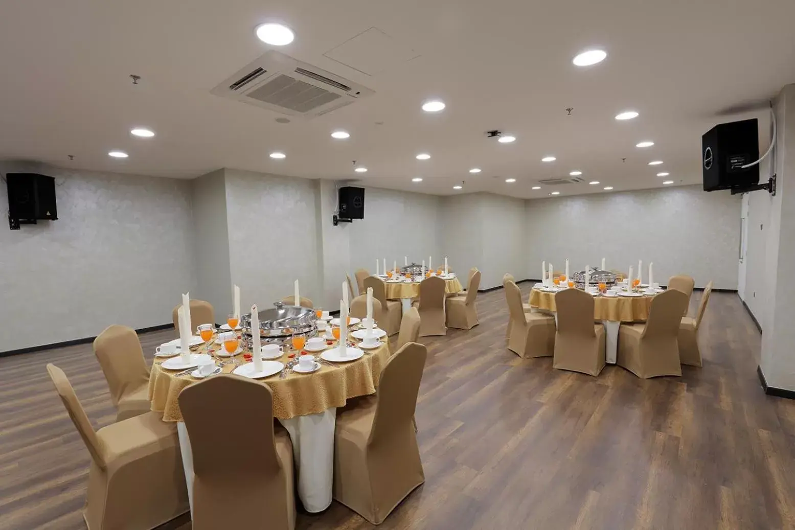 Meeting/conference room, Restaurant/Places to Eat in Amerin Hotel Johor Bahru
