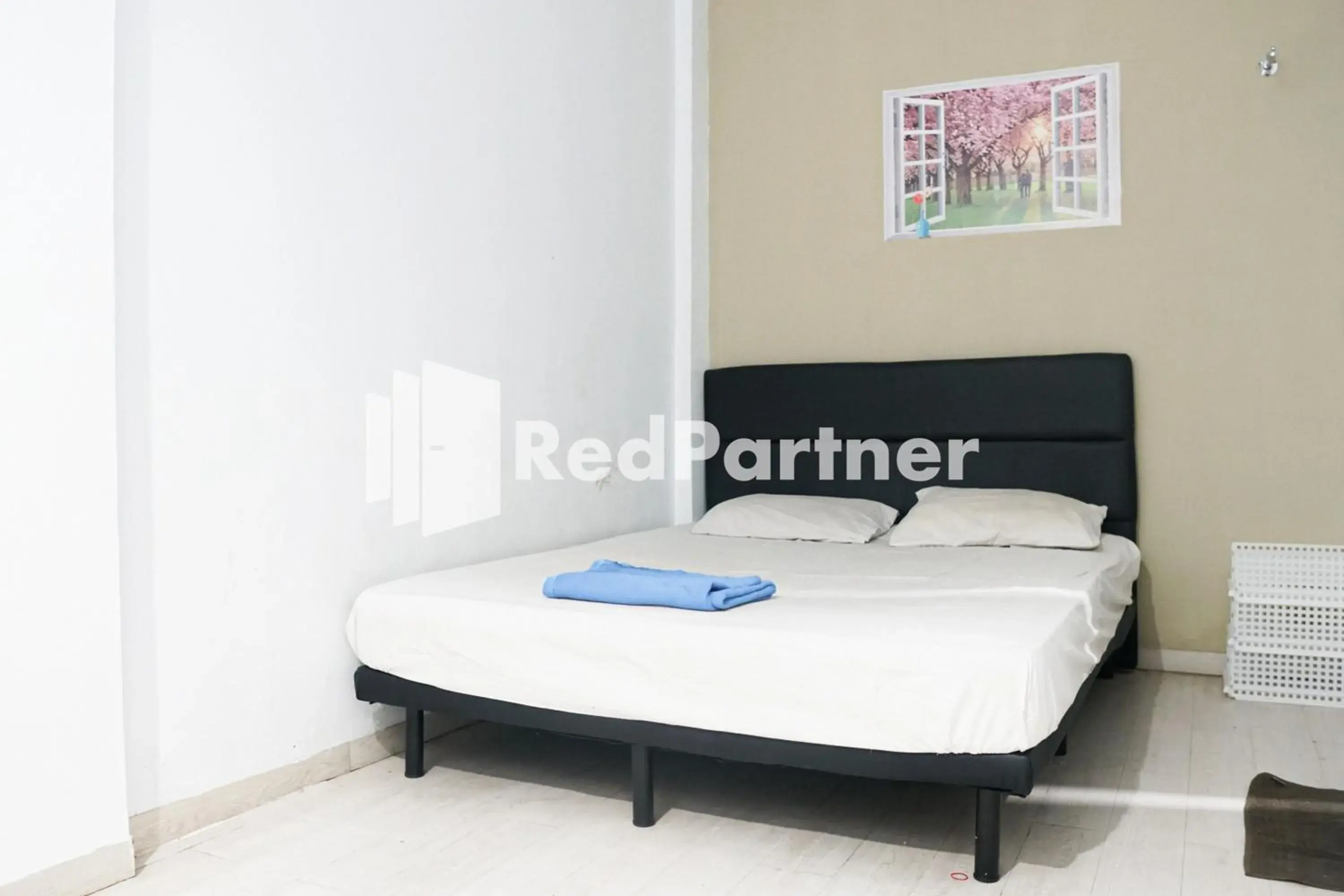 Bedroom, Bed in Cosmo Harmoni RedPartner