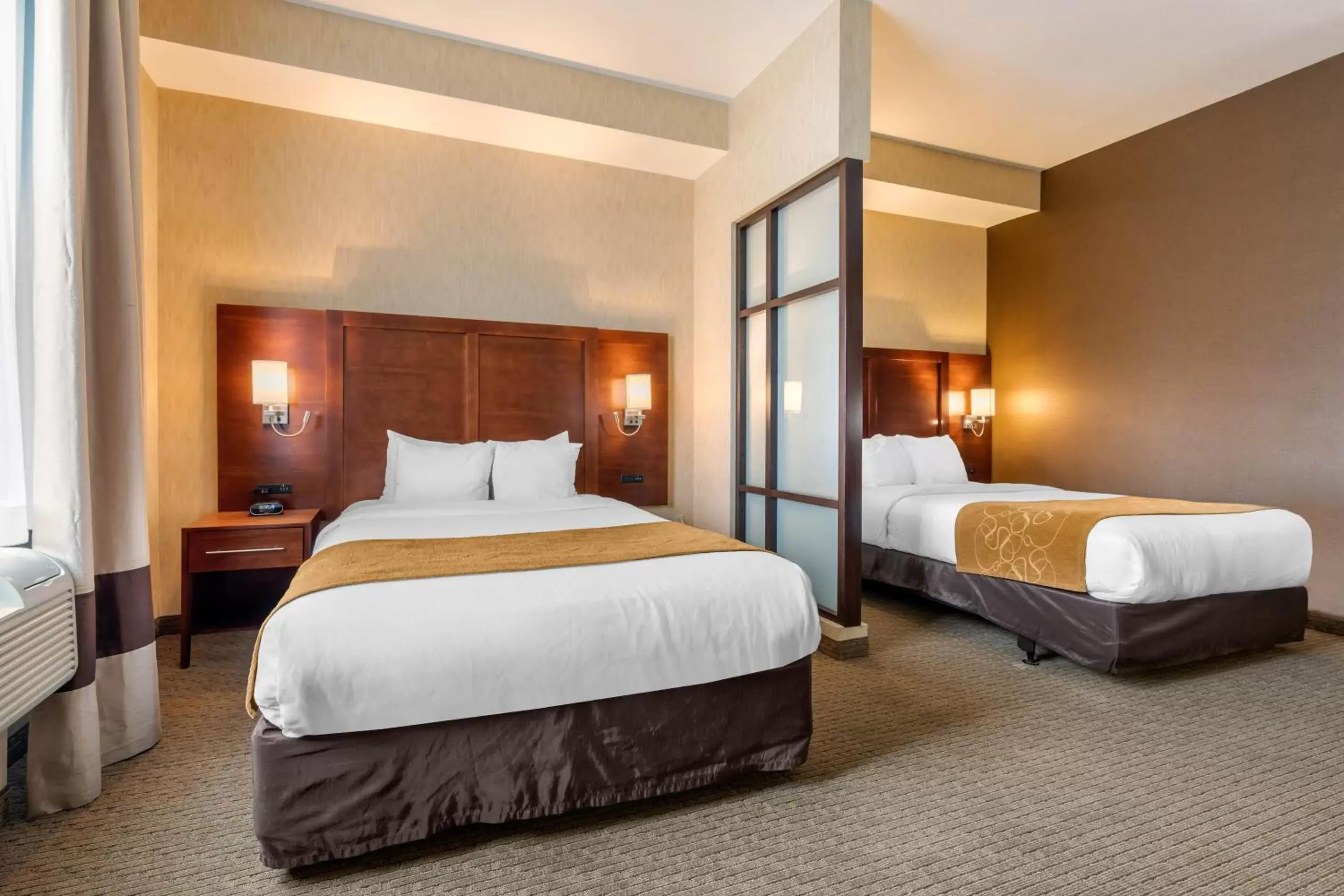 Photo of the whole room, Bed in Comfort Suites Near City of Industry - Los Angeles