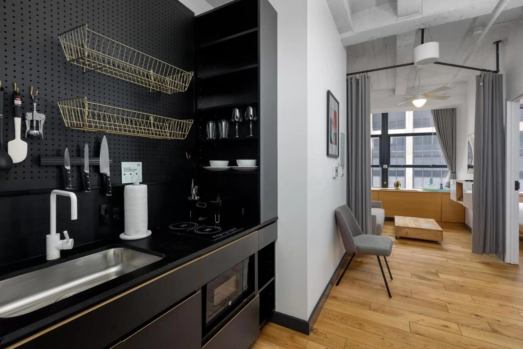 Kitchen or kitchenette in Placemakr Wall Street