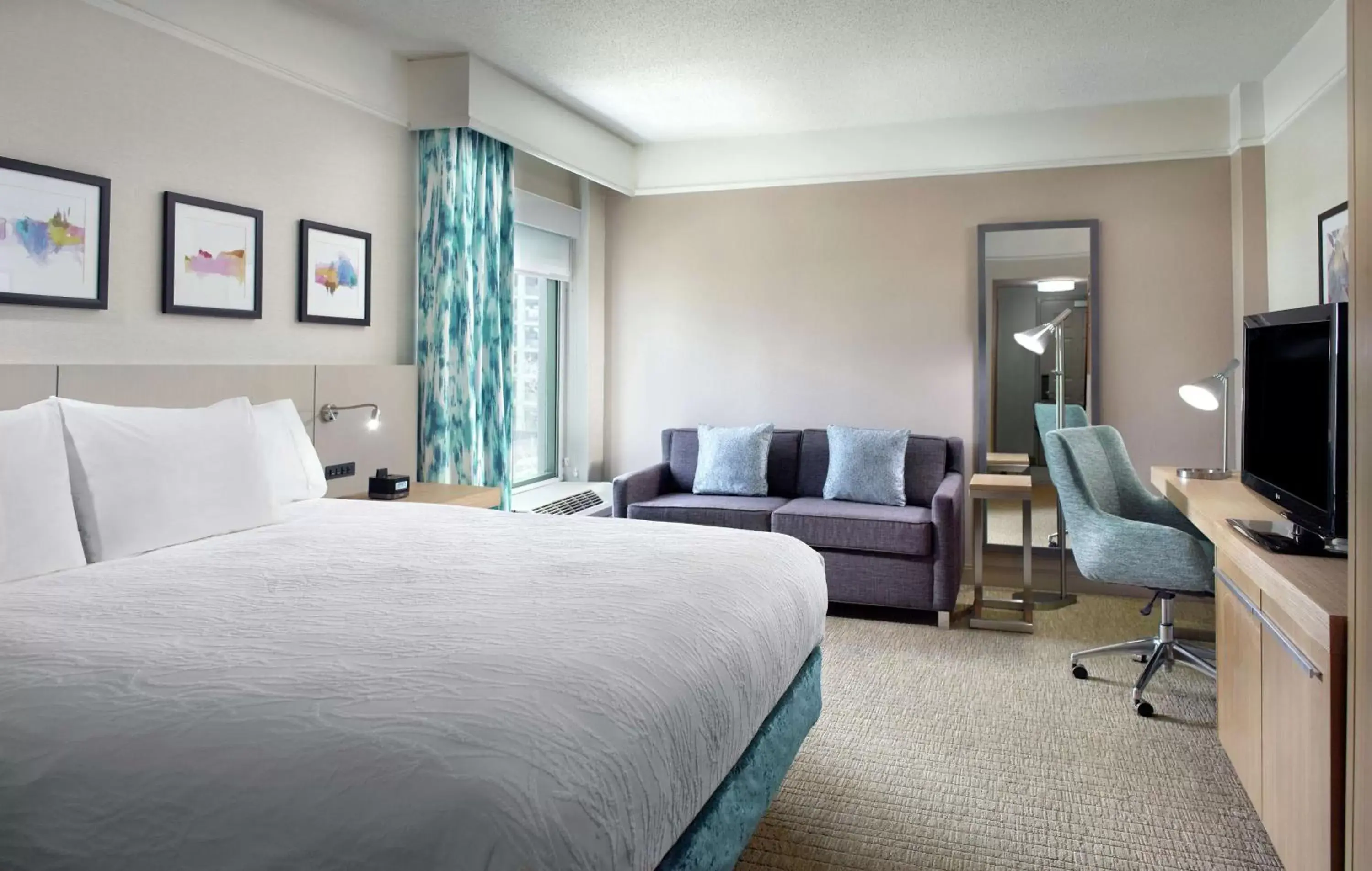 Bedroom in Hilton Garden Inn Atlanta-Buckhead