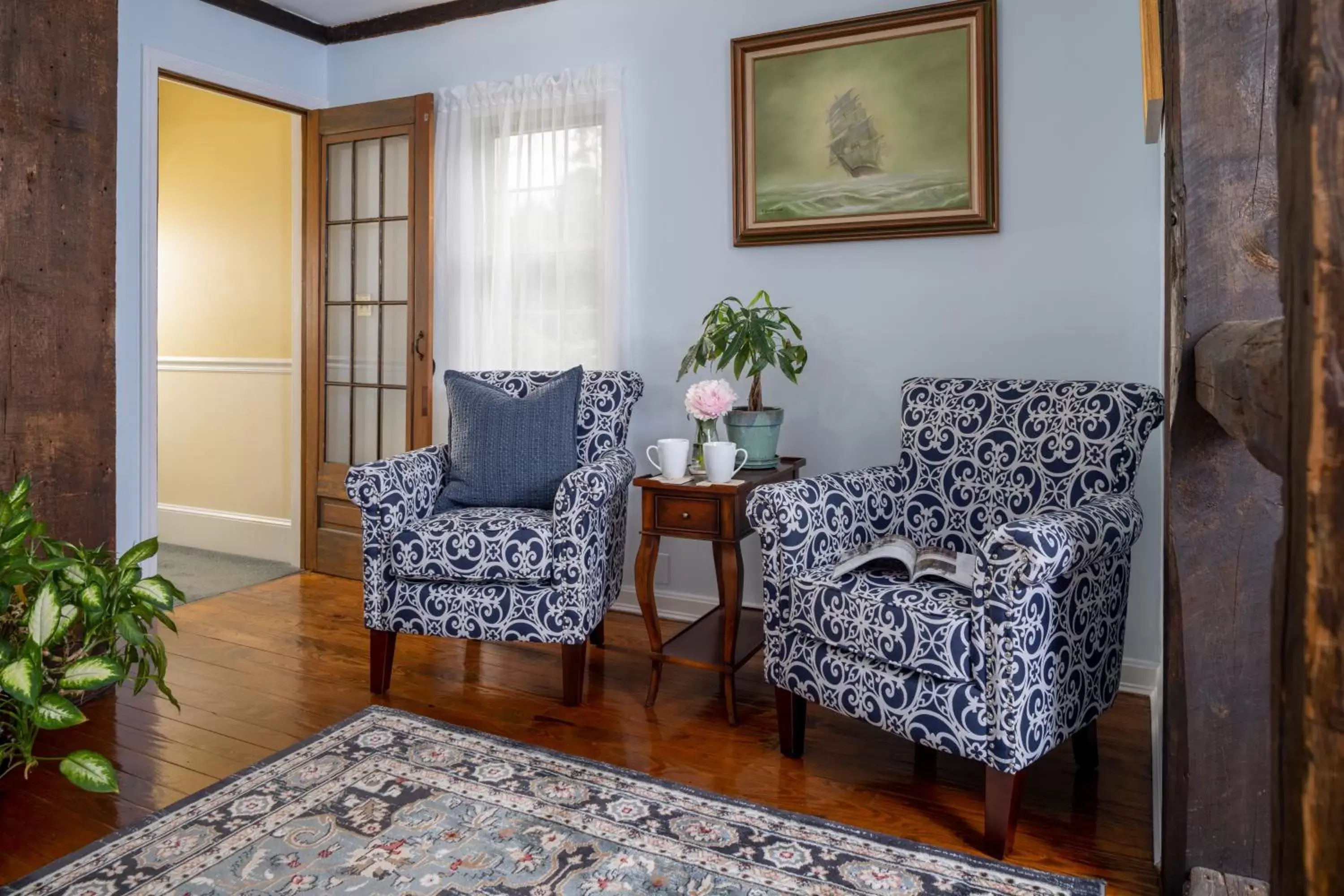 Living room, Seating Area in 1802 House Bed & Breakfast