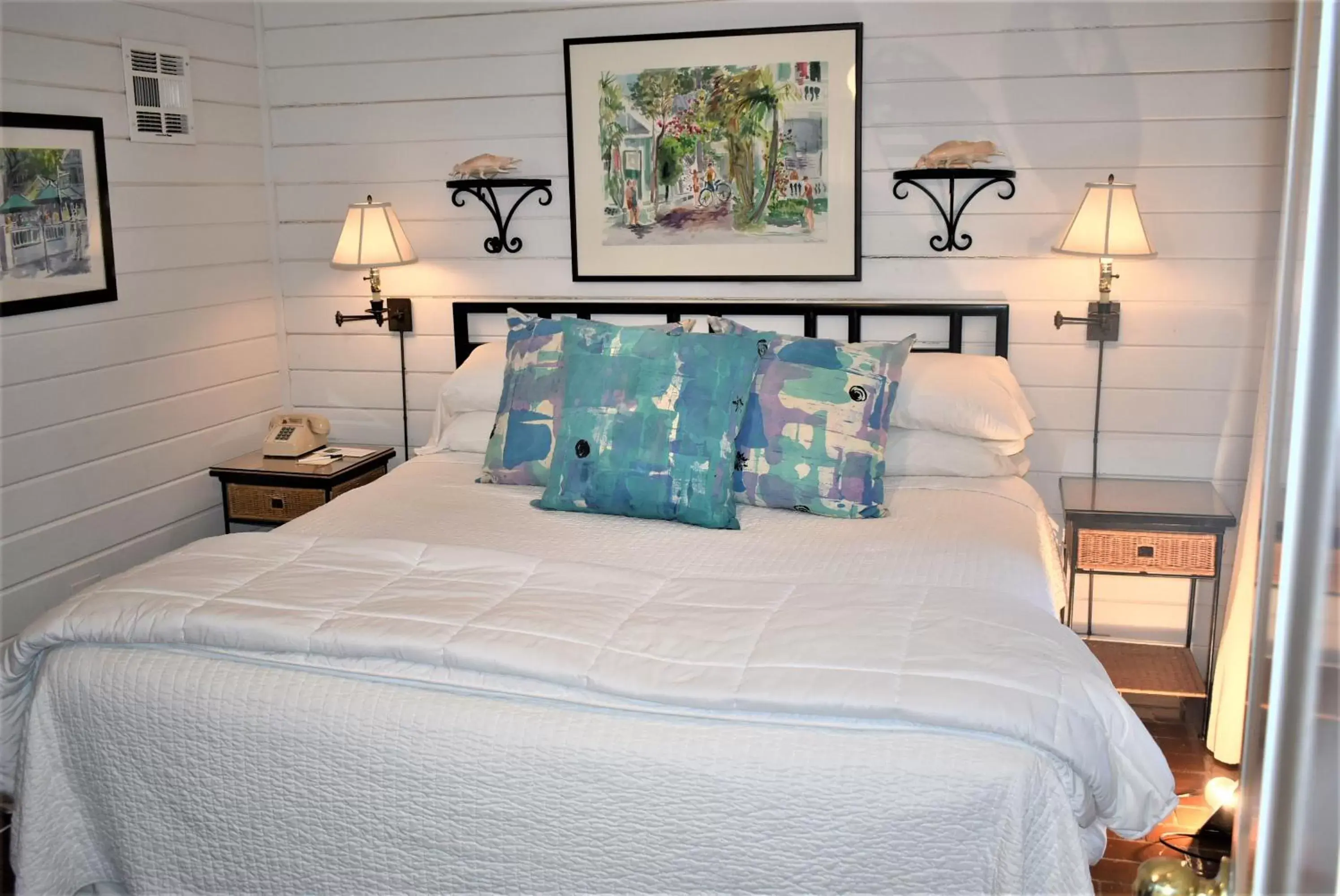 Bedroom, Bed in Simonton Court Historic Inn & Cottages